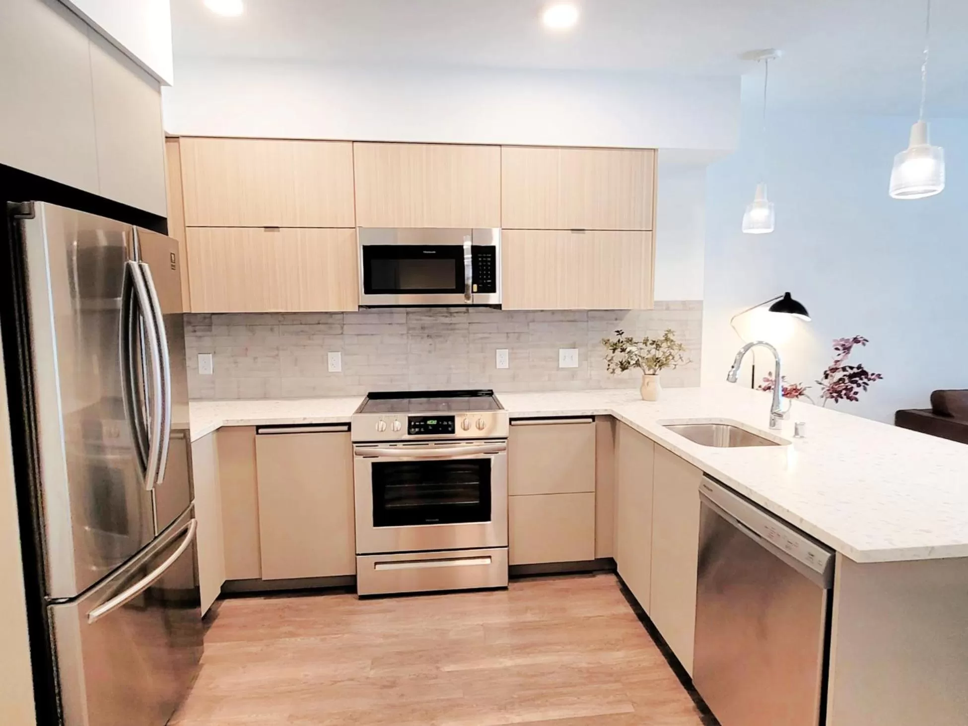 kitchen, Kitchen/Kitchenette in Gorgeous Hollywood Apts LA's Best Location and Amazing Roof Deck