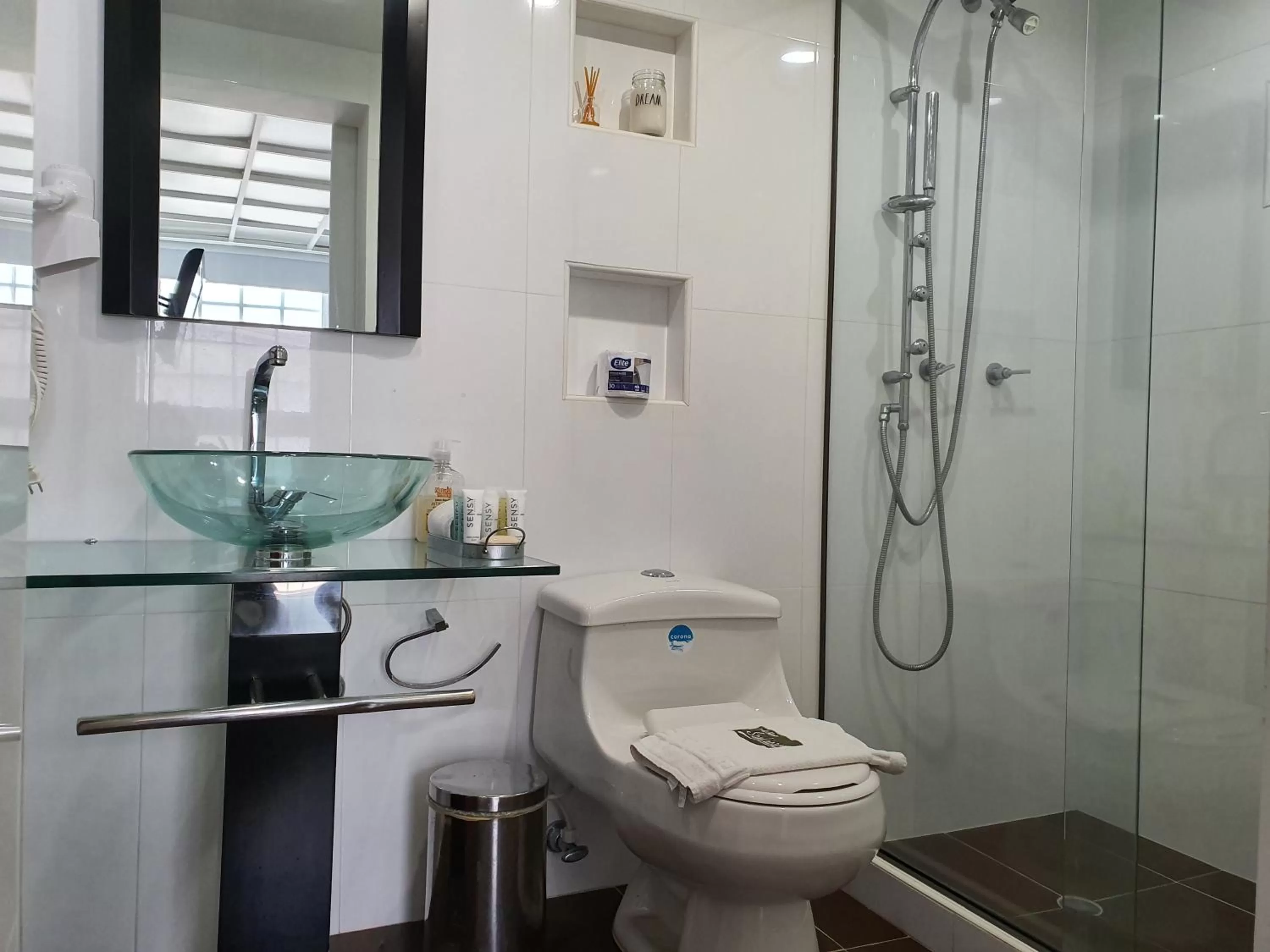 Shower, Bathroom in Hotel Casa Madero