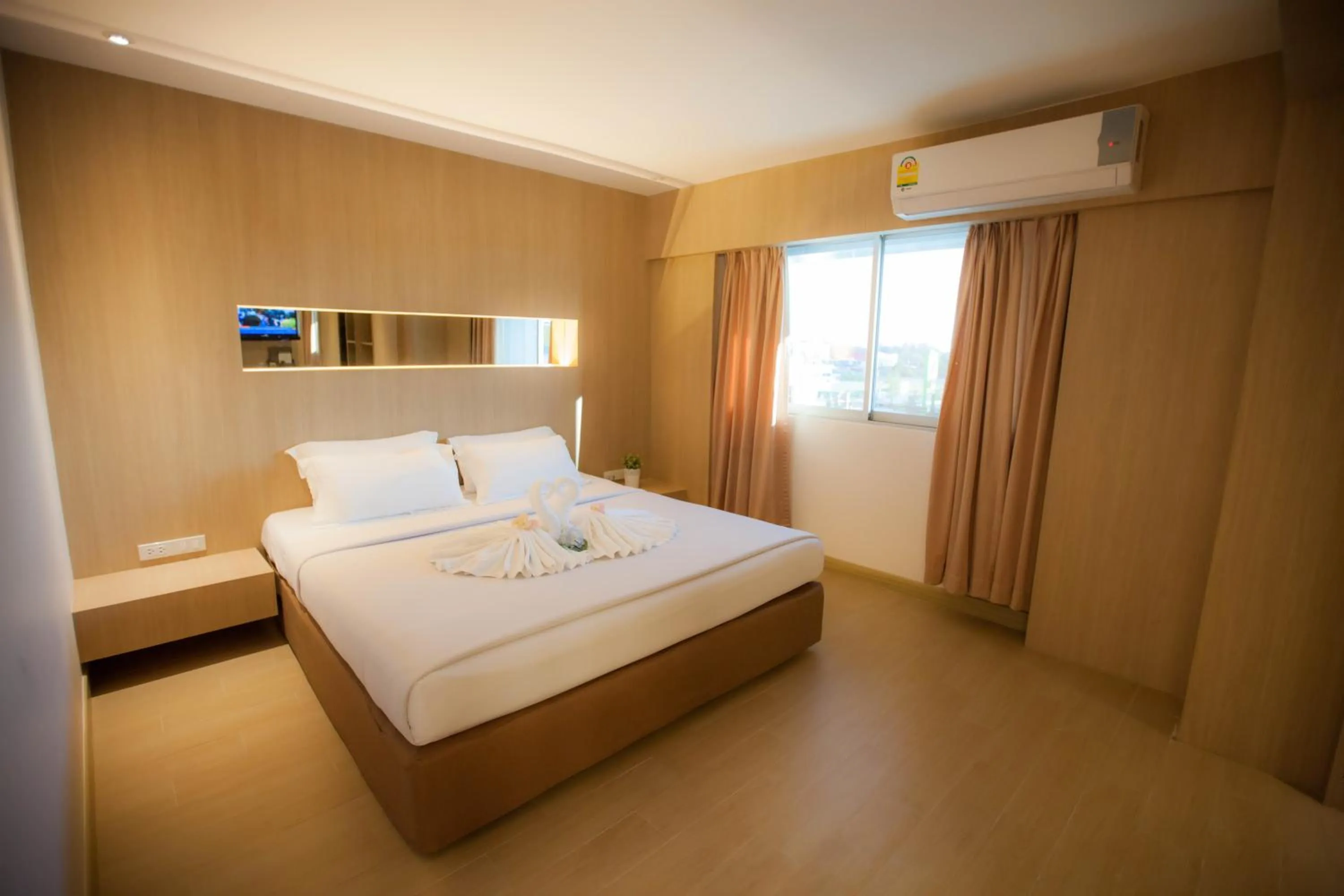 Photo of the whole room, Bed in Golden City Rayong Hotel
