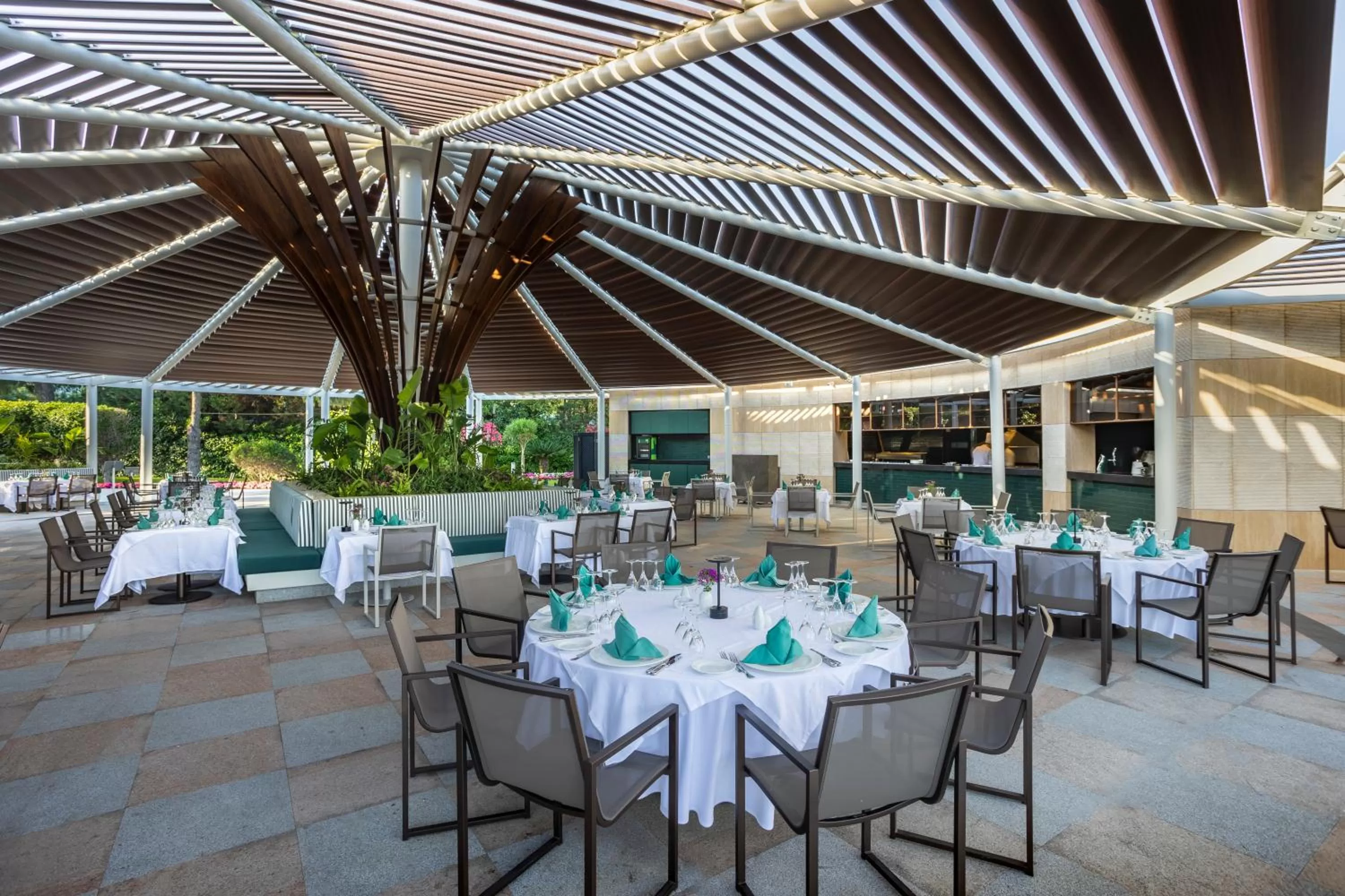 Restaurant/places to eat in Calista Luxury Resort