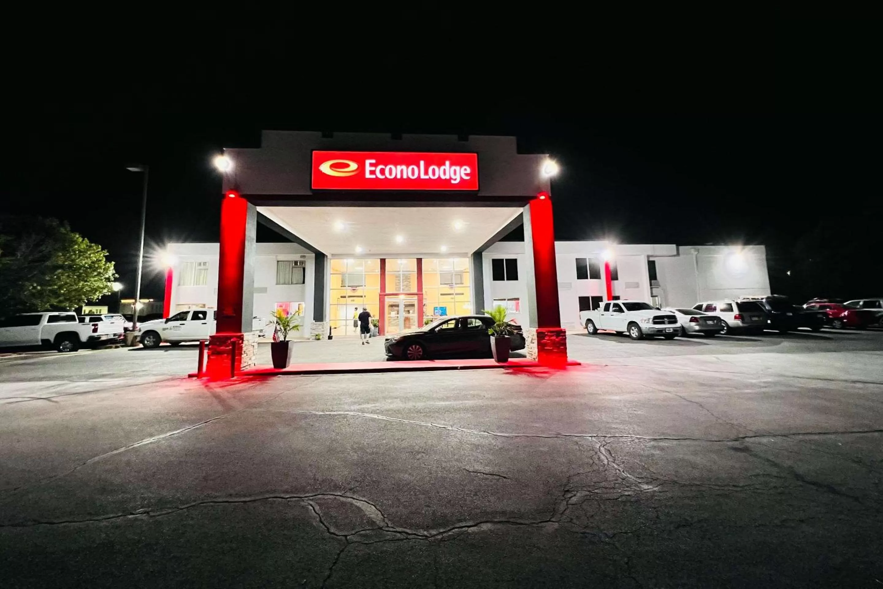 Property building in Econo Lodge Ardmore