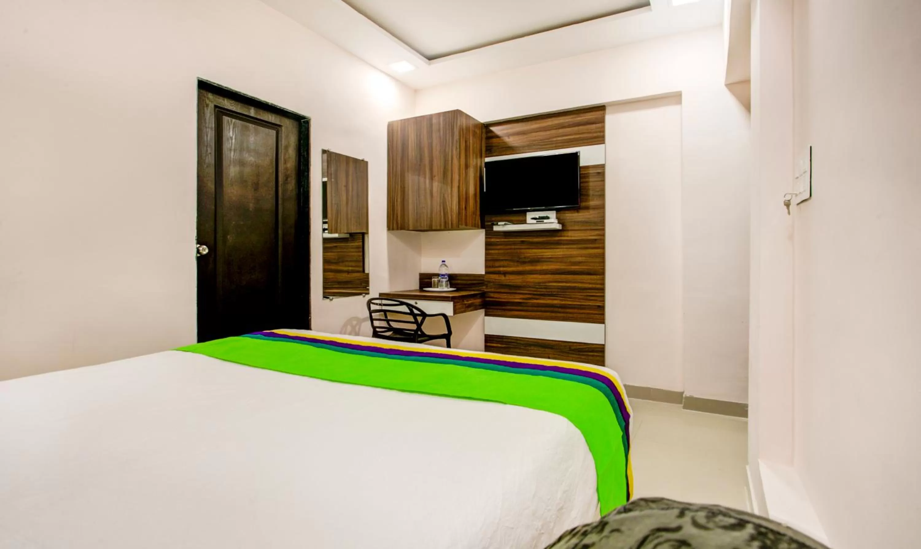 Bed in Treebo Kings Inn Vashi