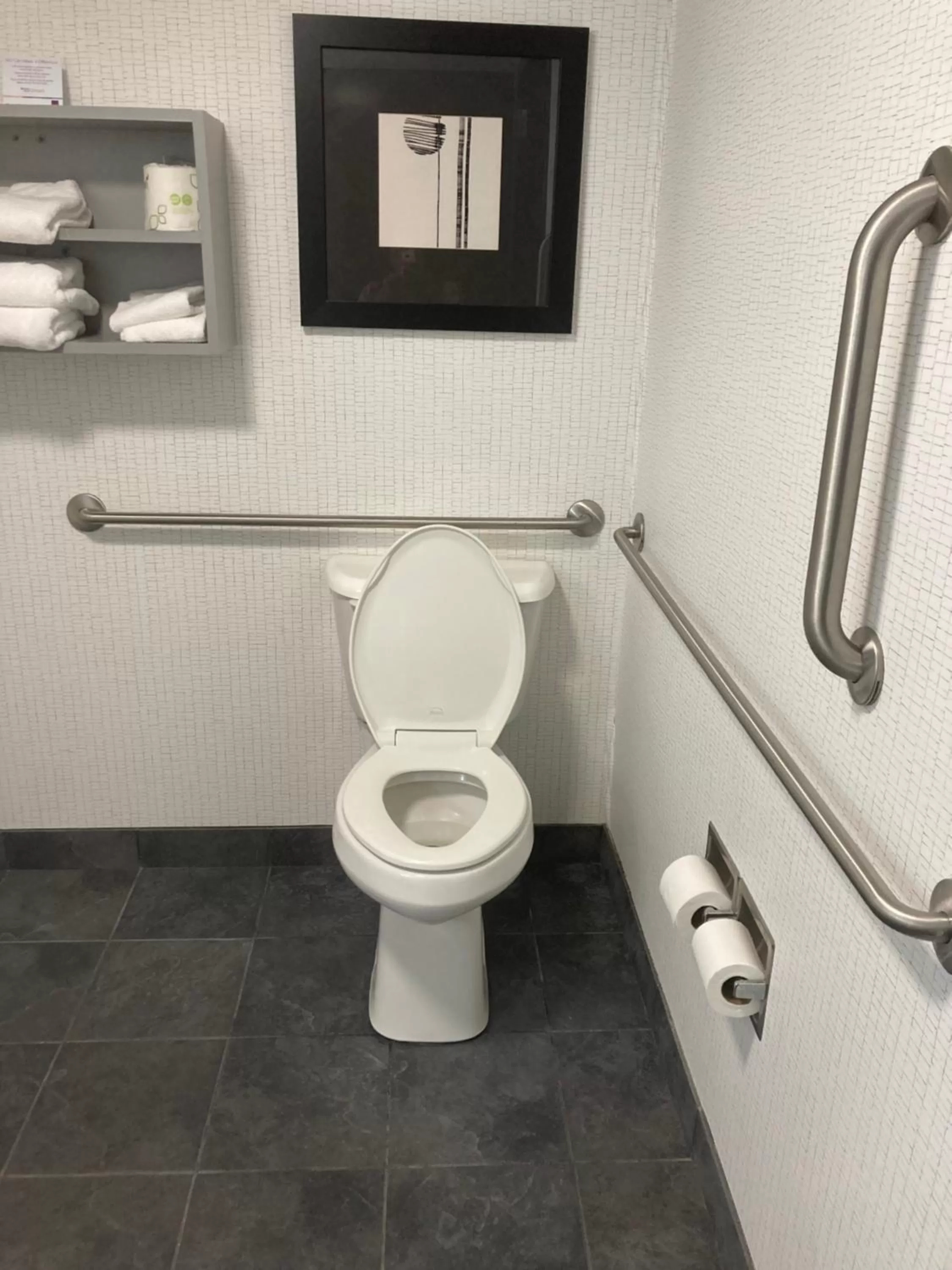 Bathroom in Comfort Suites Williamsburg Historic Area