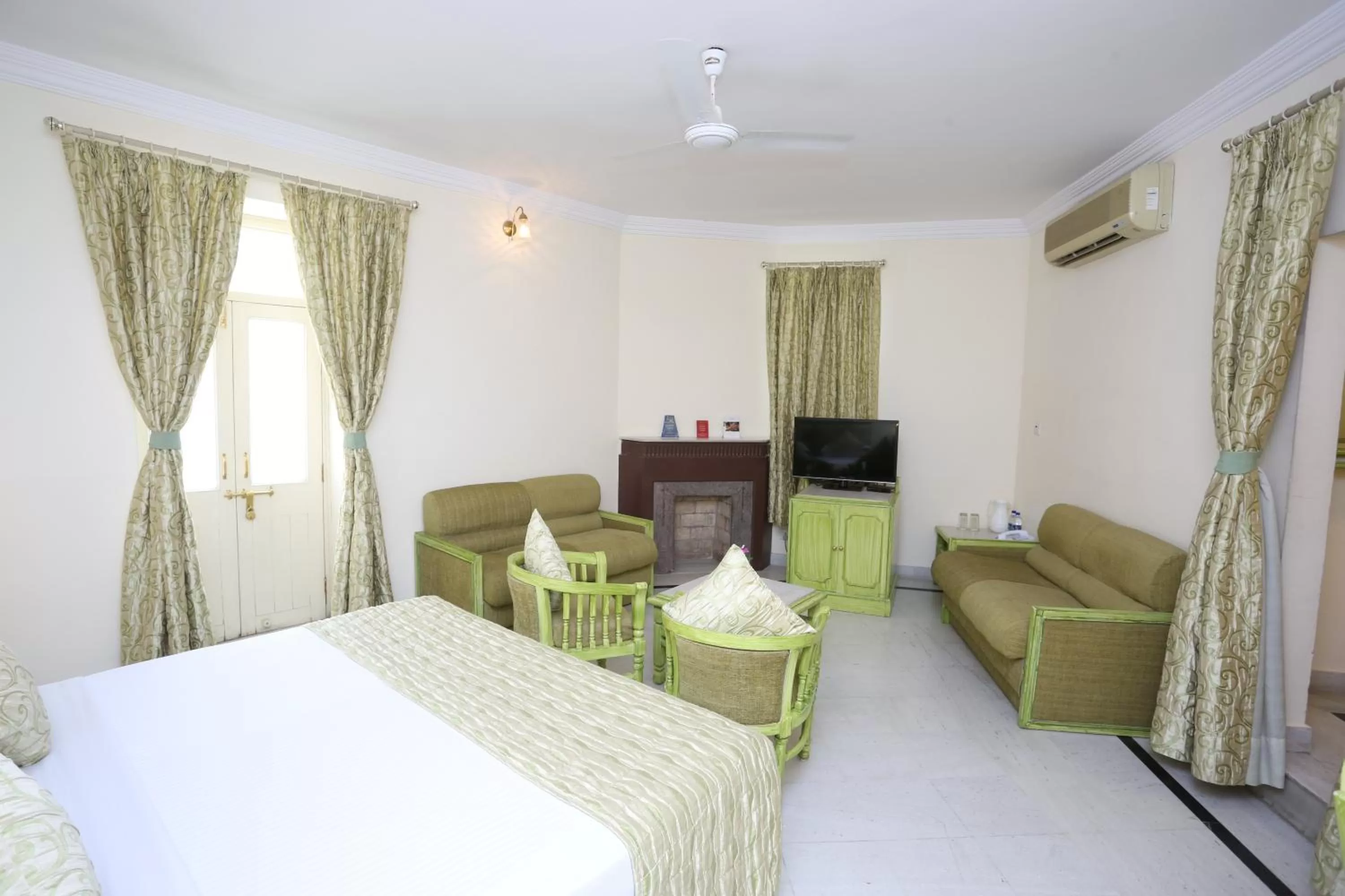 Bedroom, Bed in Garden Hotel - Heritage by HRH Group of Hotels