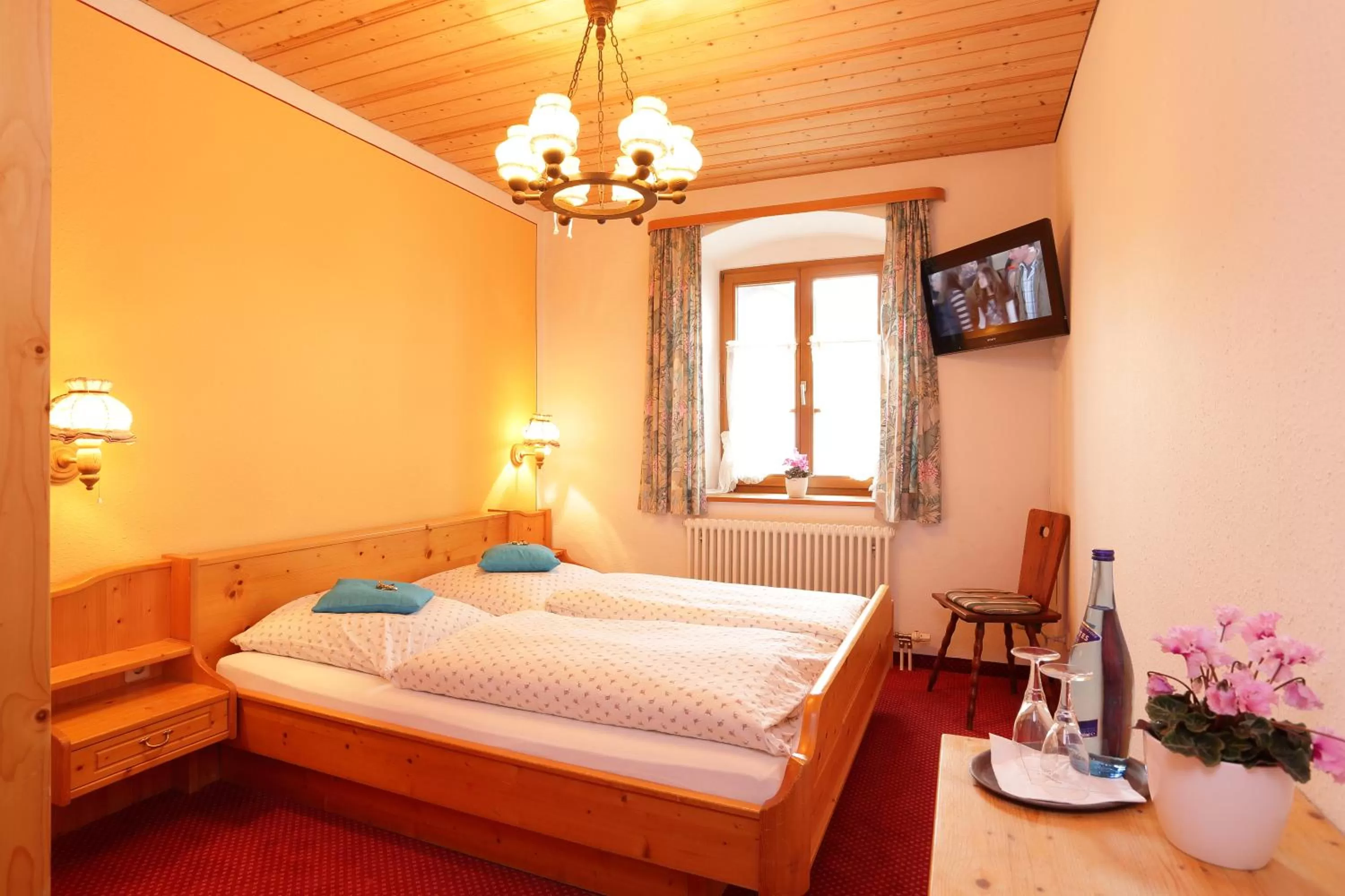 Photo of the whole room, Bed in Gasthaus zur Moosmühle