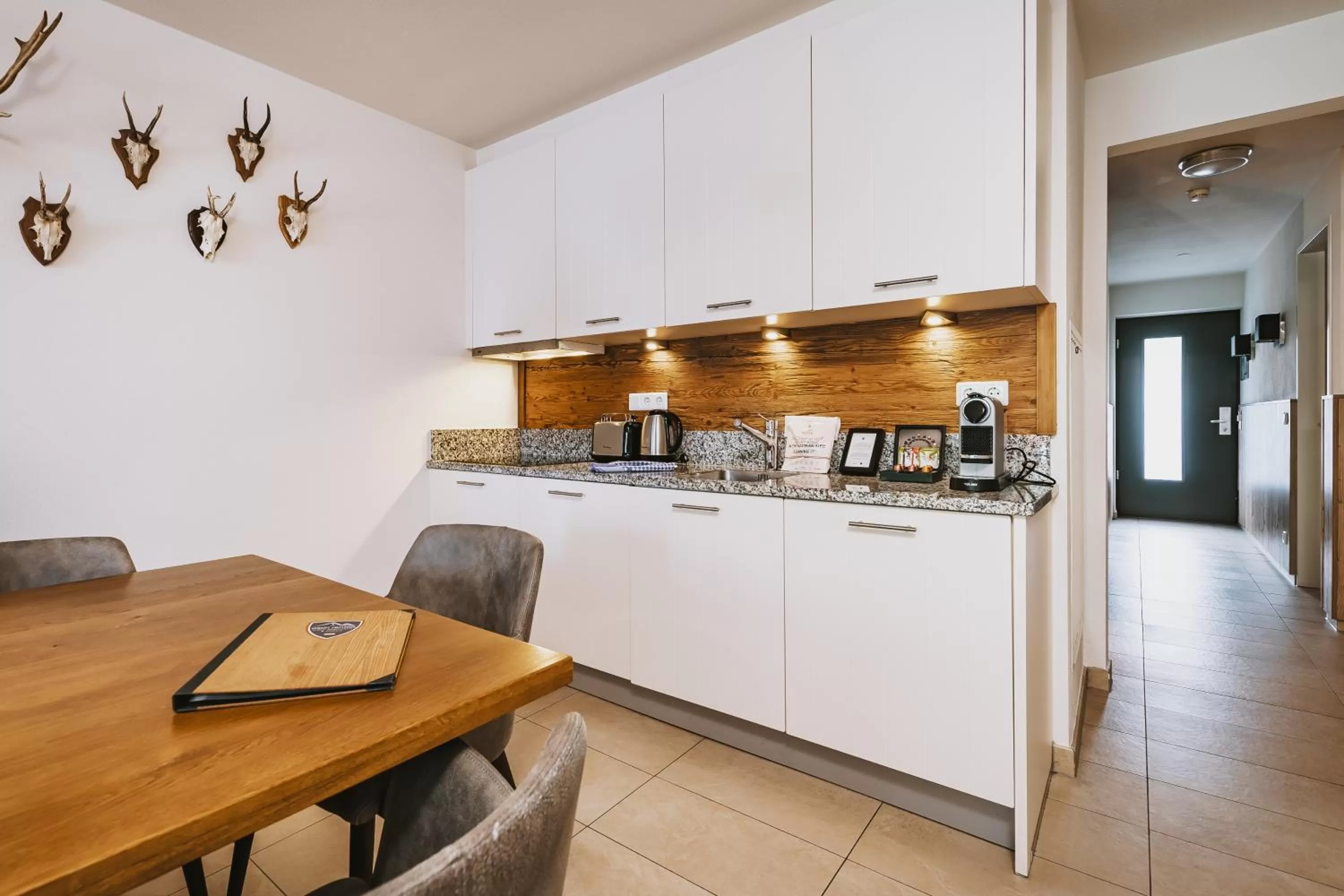 Kitchen or kitchenette in AvenidA Mountain Lodges Kaprun
