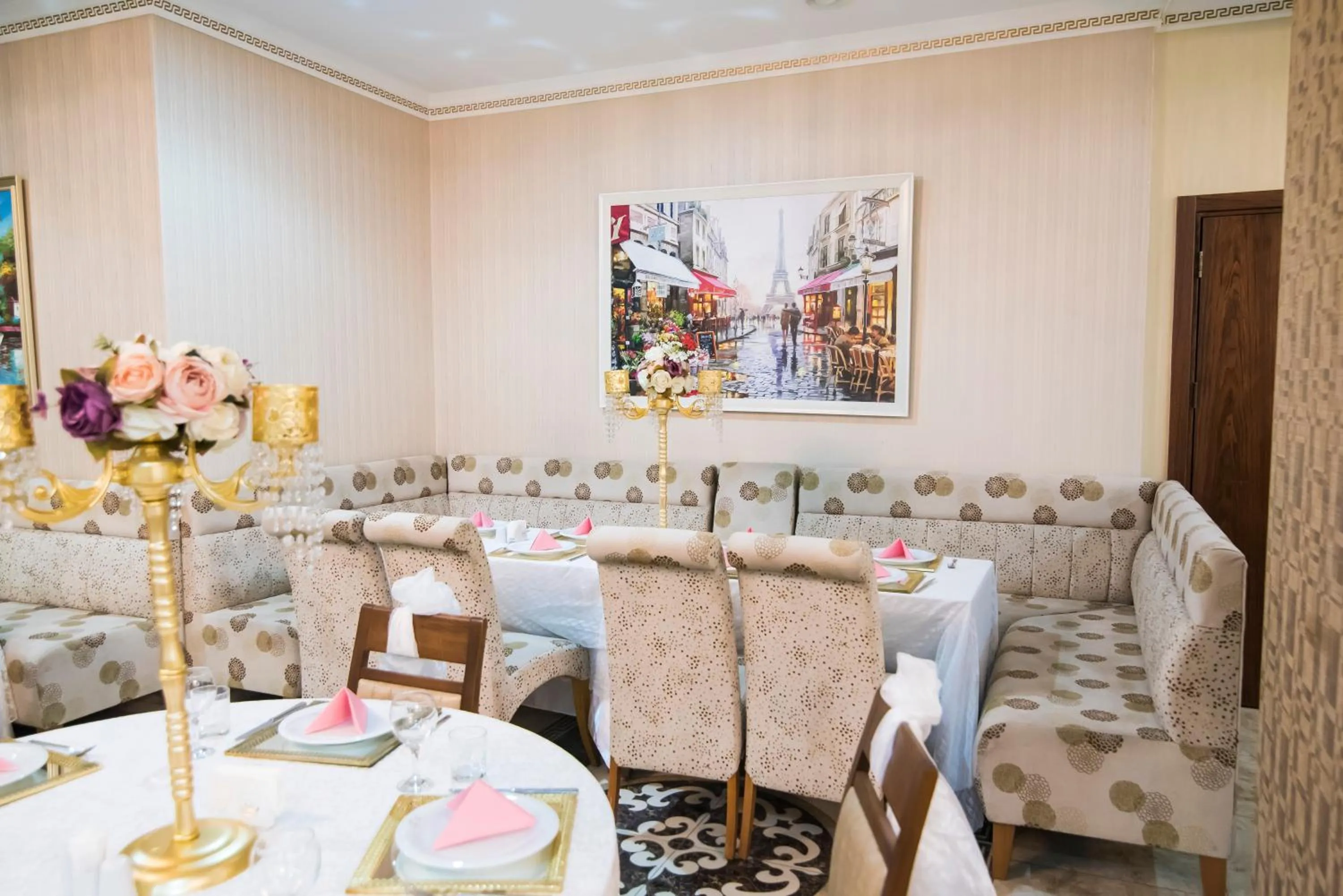 Restaurant/places to eat in MidMar Deluxe Hotel