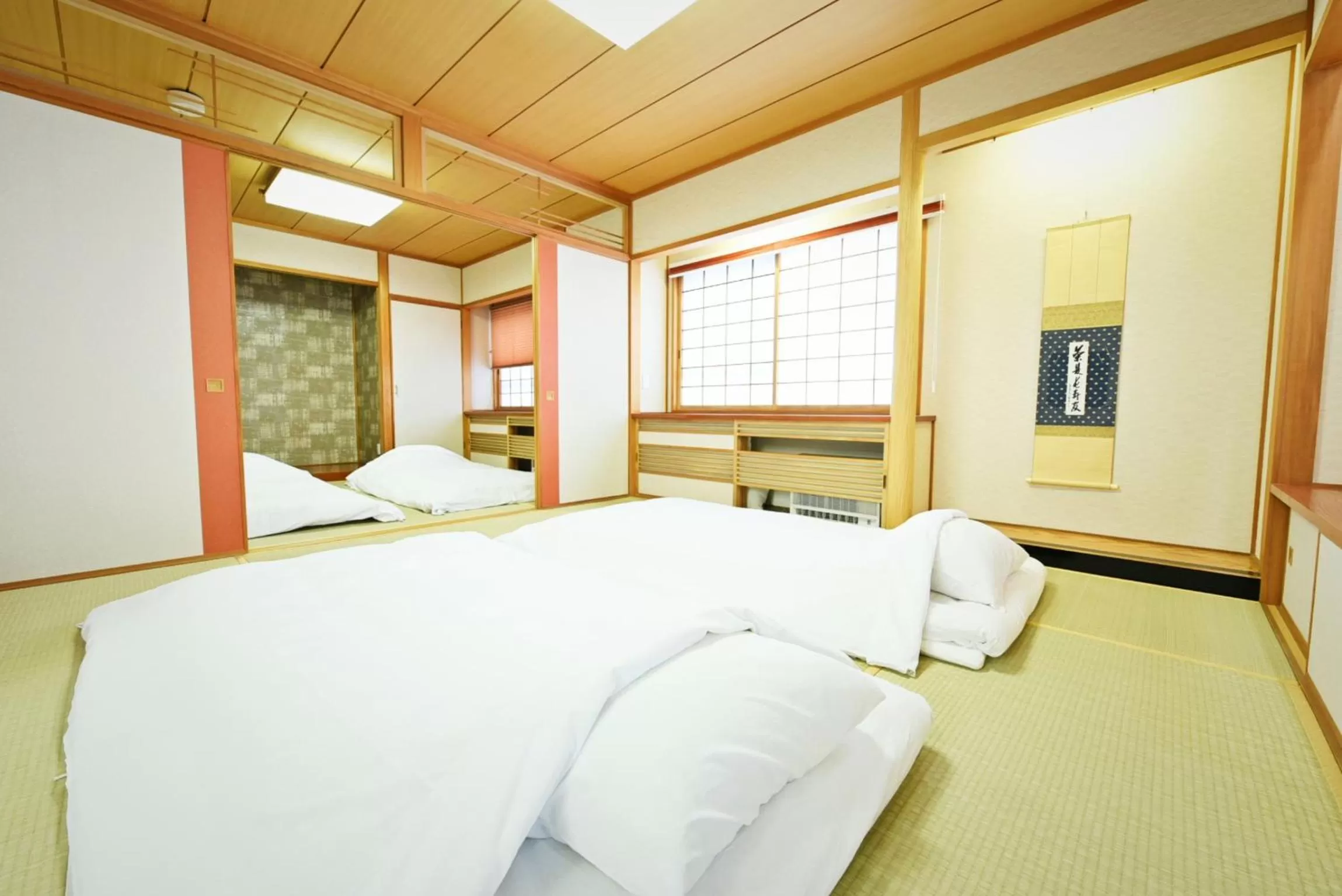 Bedroom, Bed in Hostel PLEASURE MARUYAMA