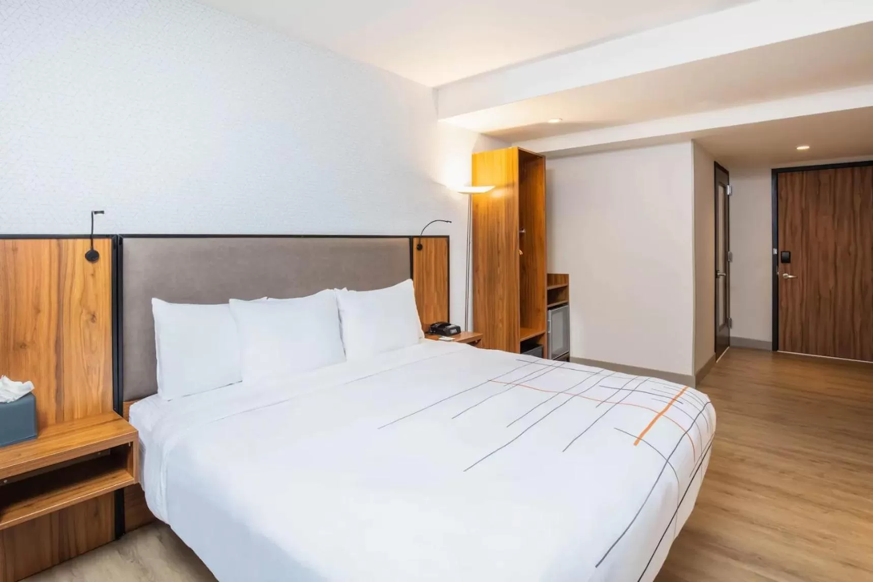 Bed in La Quinta by Wyndham Time Square South