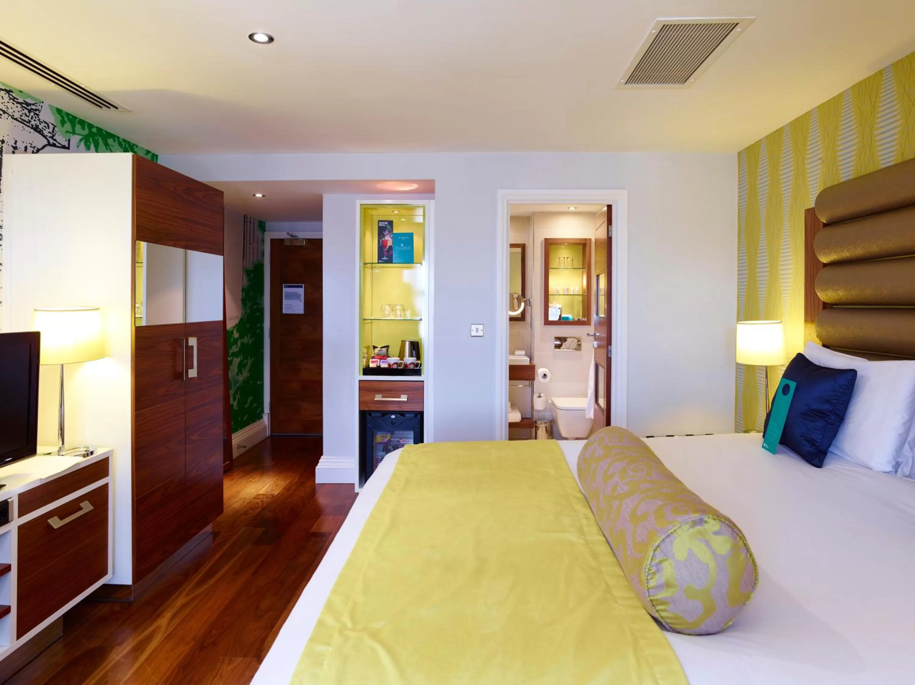 Photo of the whole room, Bed in Hotel Indigo Edinburgh by IHG