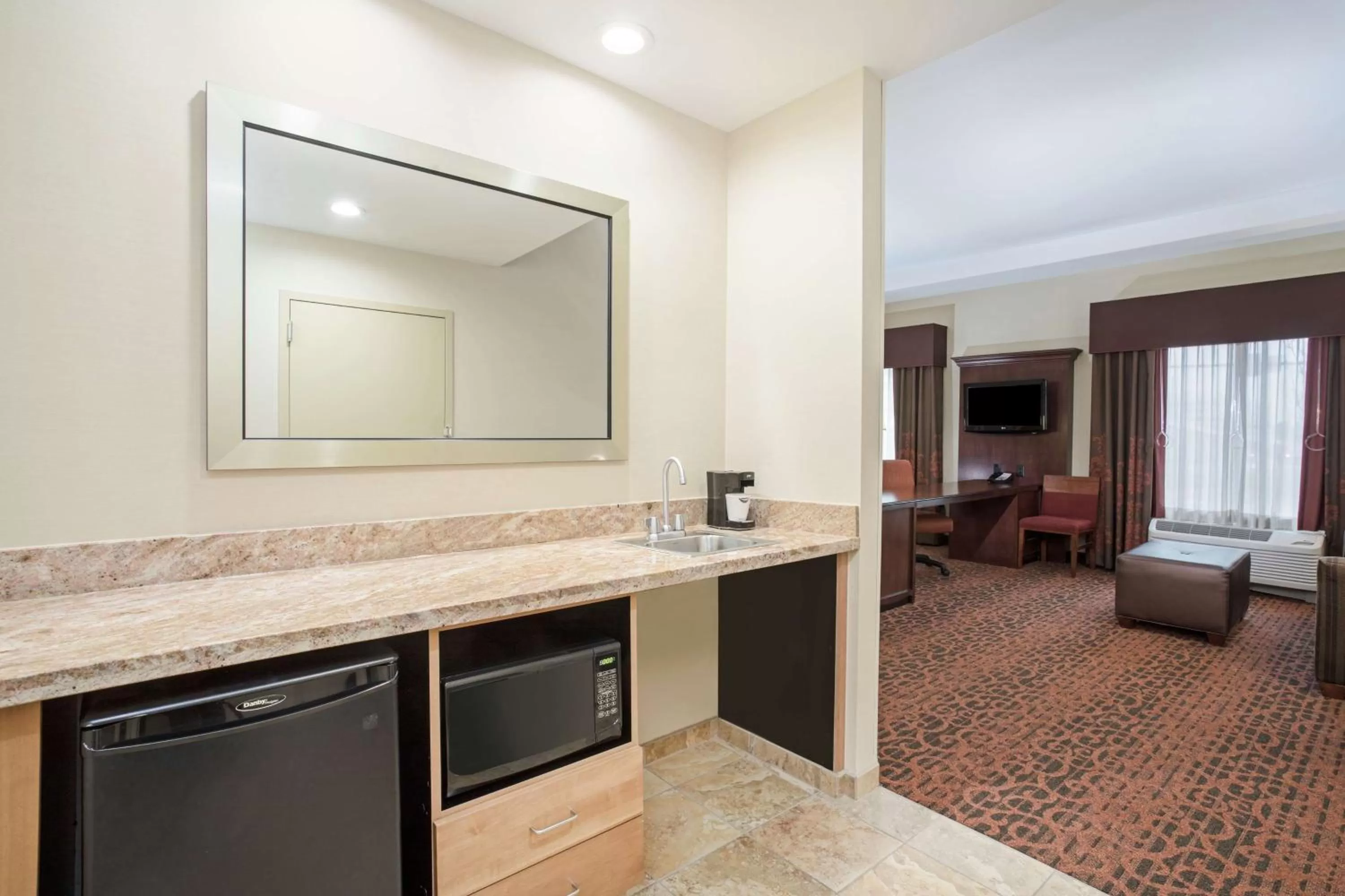 Bedroom in Hampton Inn and Suites Denver/South-RidgeGate