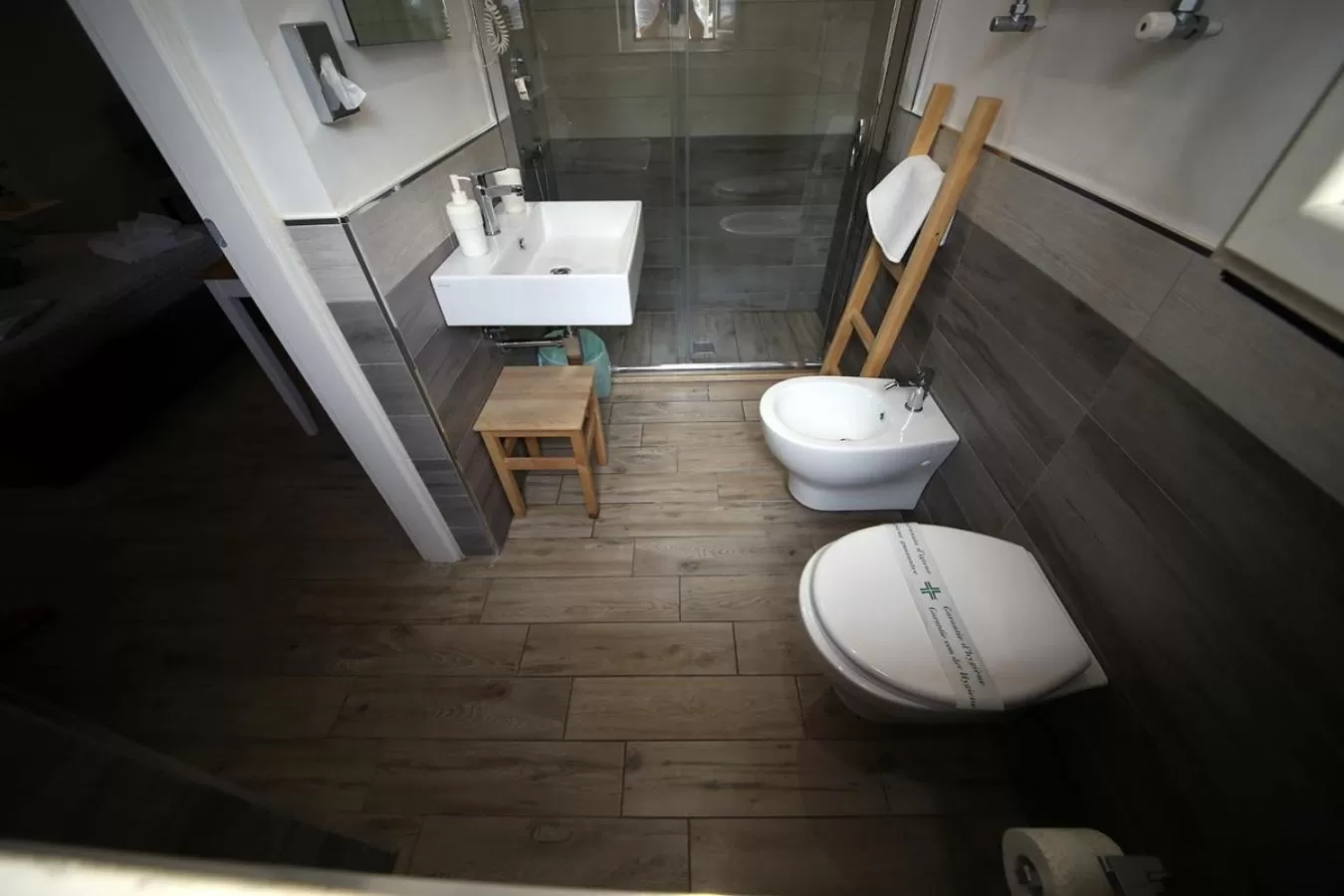 Shower in La piazzetta