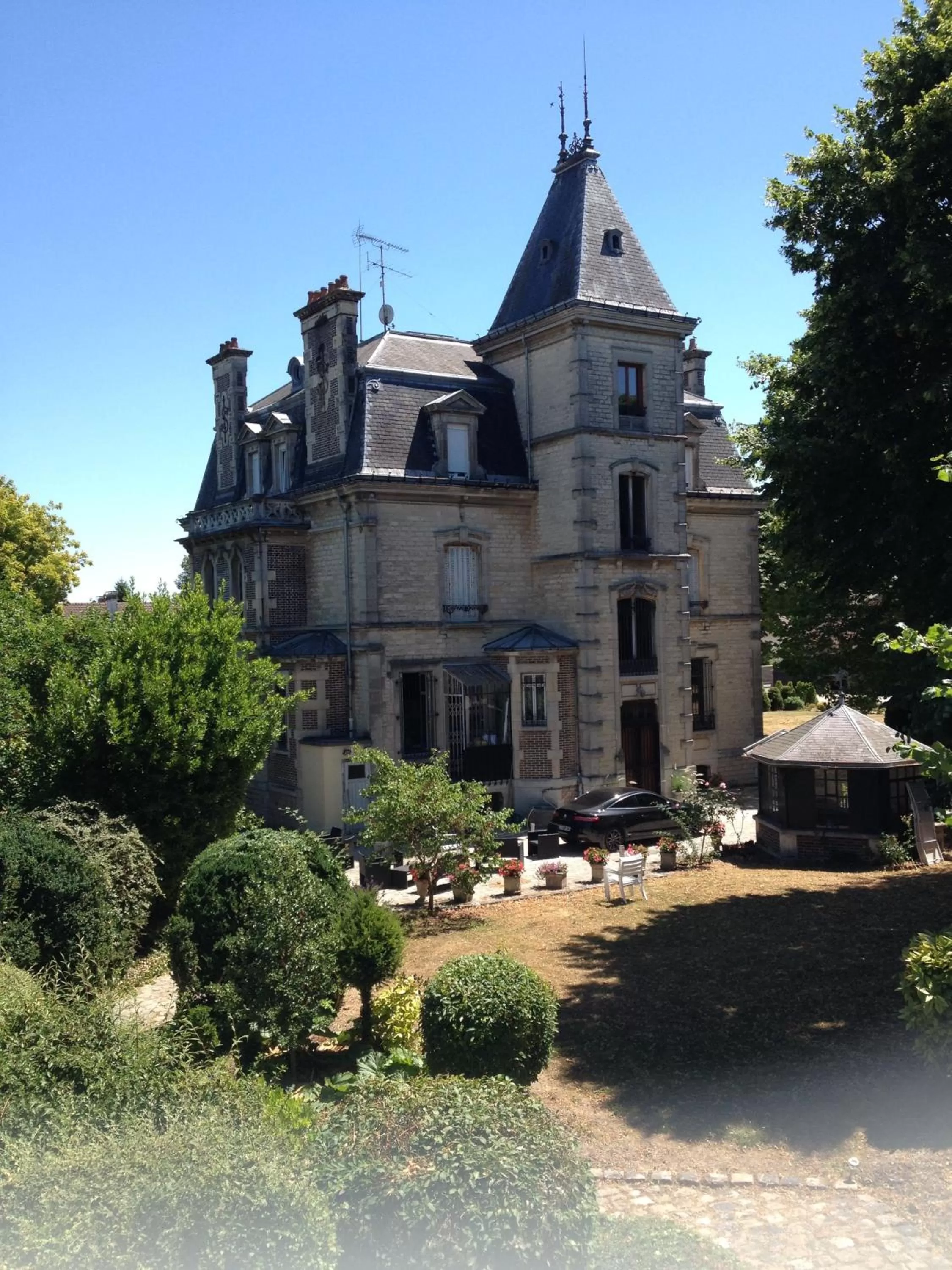 Property building in Villa Primerose