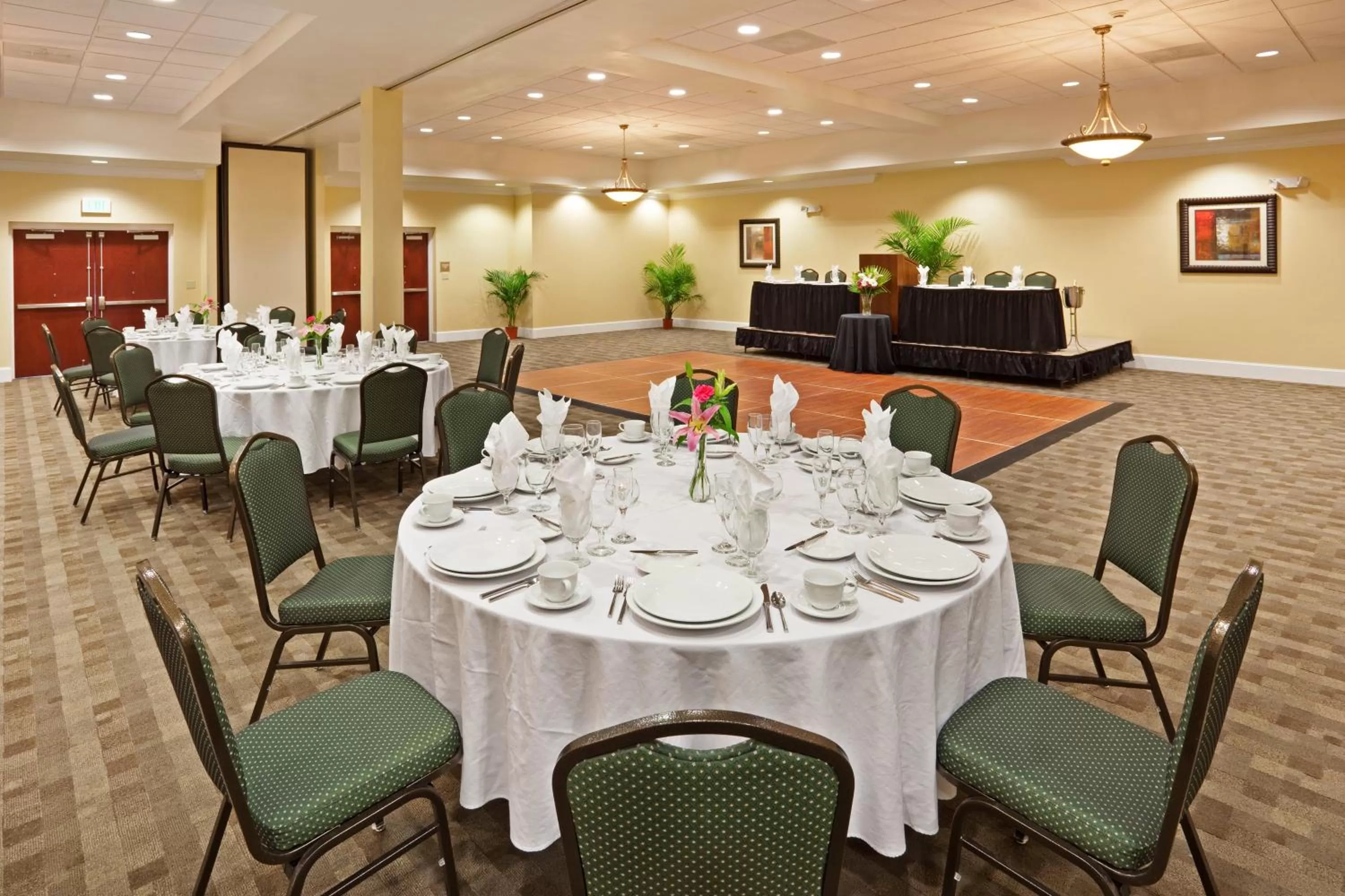 Banquet/Function facilities in Holiday Inn Hotel & Suites Beaufort at Highway 21 by IHG