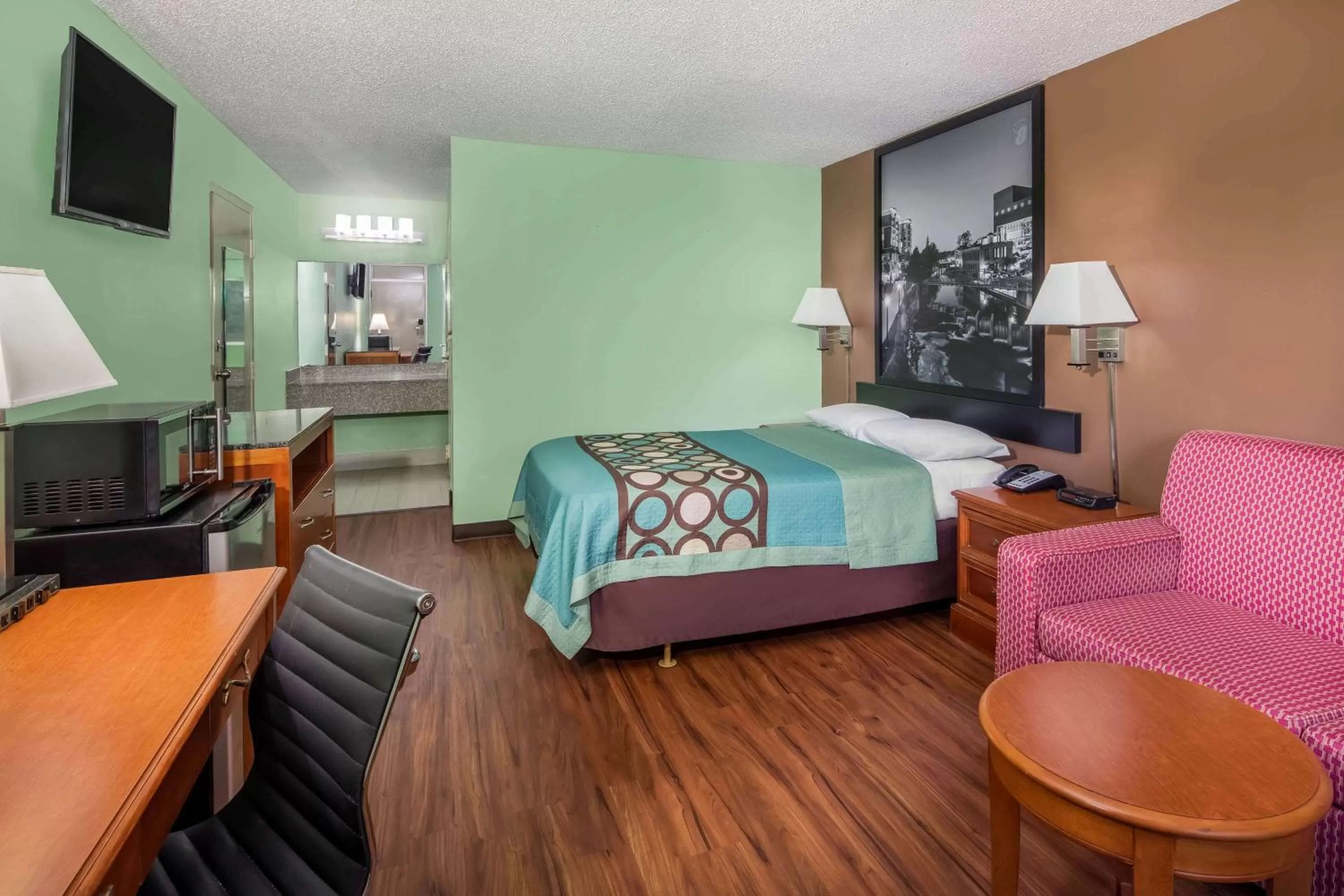 Photo of the whole room, Bed in Super 8 by Wyndham Gaffney