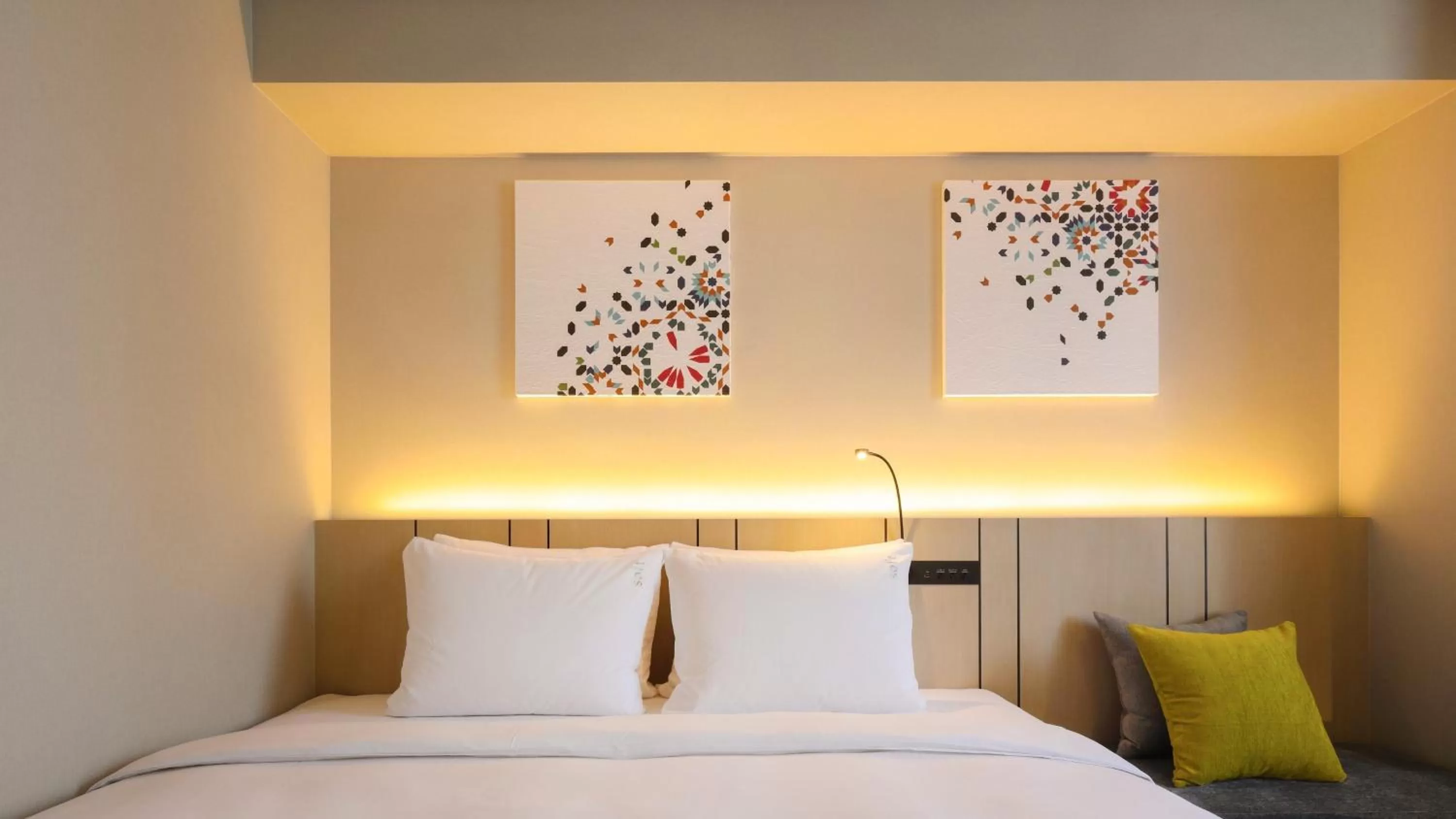 Photo of the whole room, Bed in ANA Holiday Inn Sendai by IHG