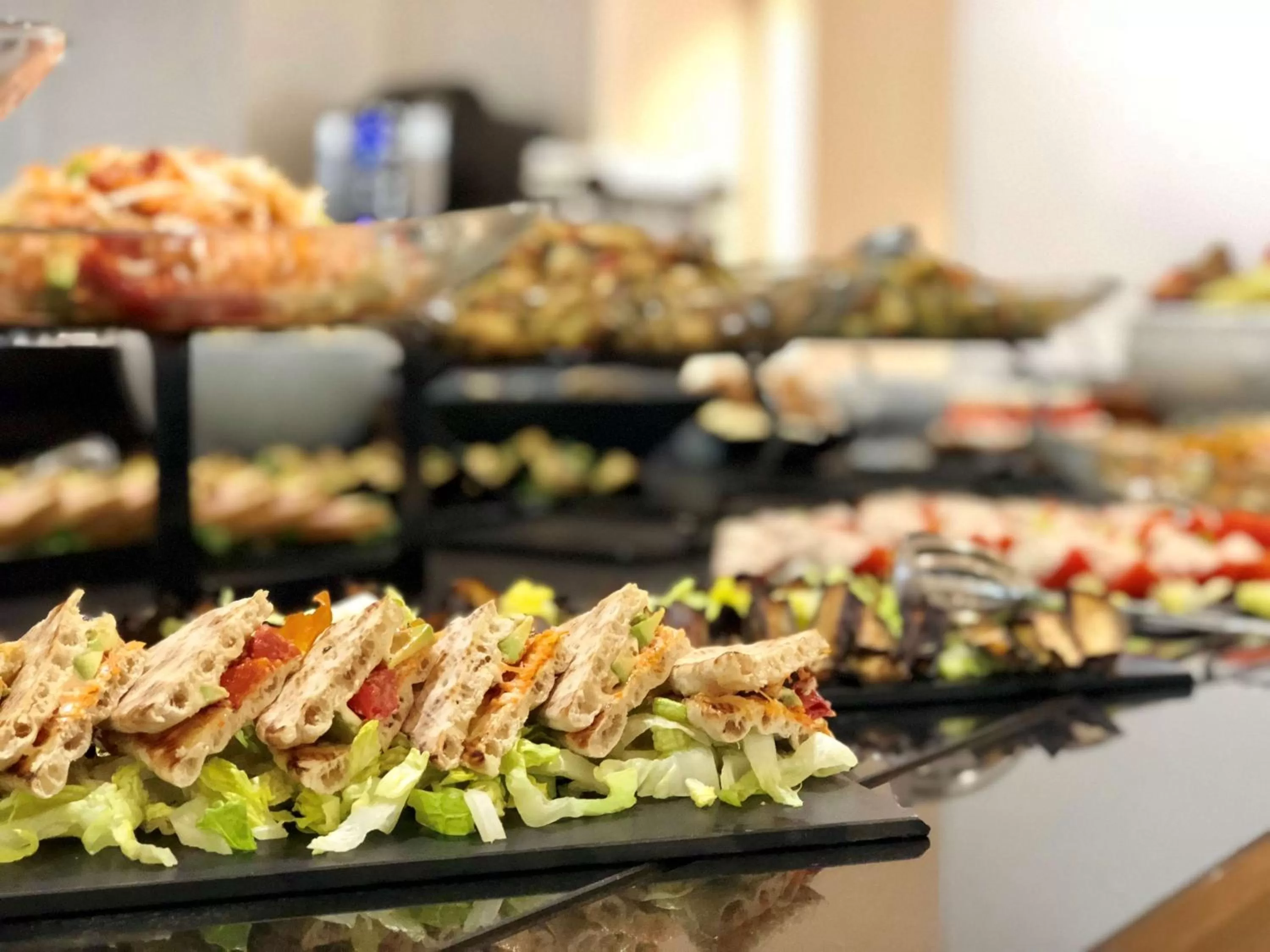 Restaurant/places to eat in Hotel Inn Paris CDG Airport