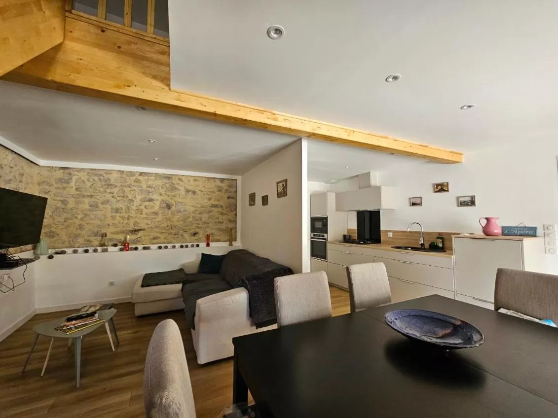 Restaurant/Places to Eat in Rue des Tilleuls