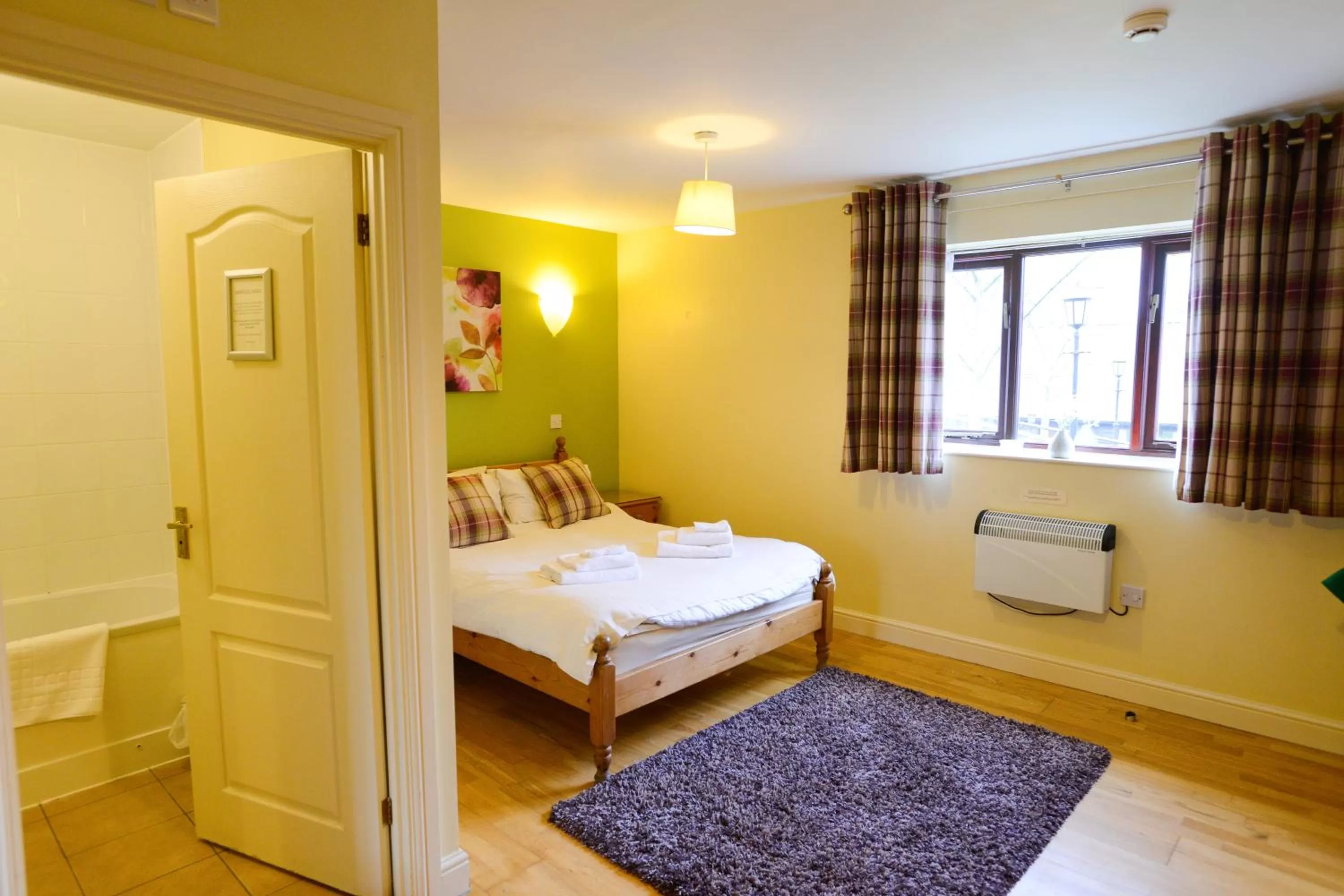 Bedroom, Bed in The Black Horse Inn