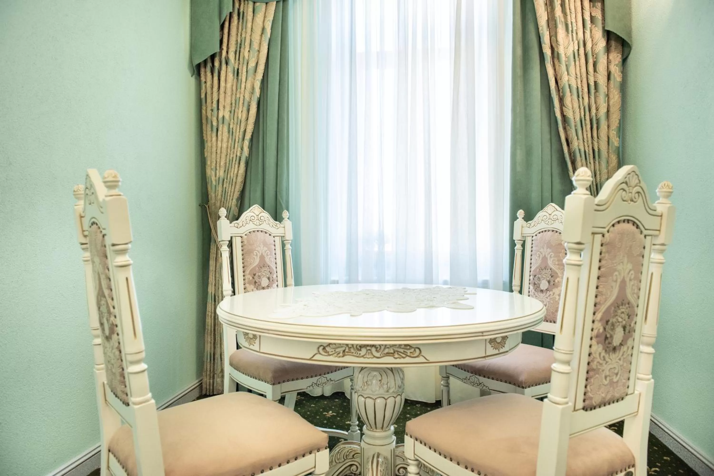 Kitchen or kitchenette in JMR Royal -Luxury Rooms & Private Sauna