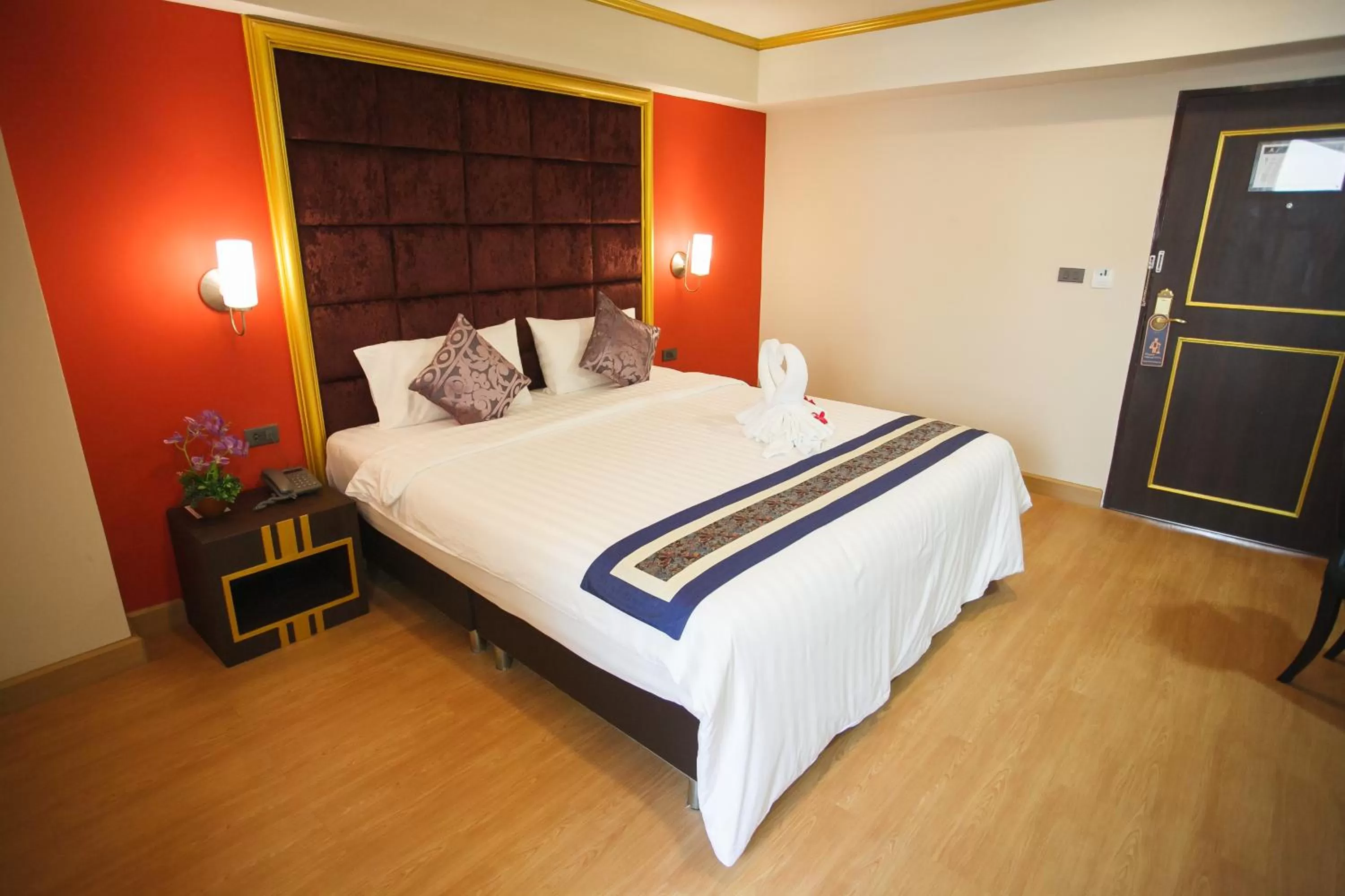 Bedroom, Bed in Grand Pink Hotel Hatyai