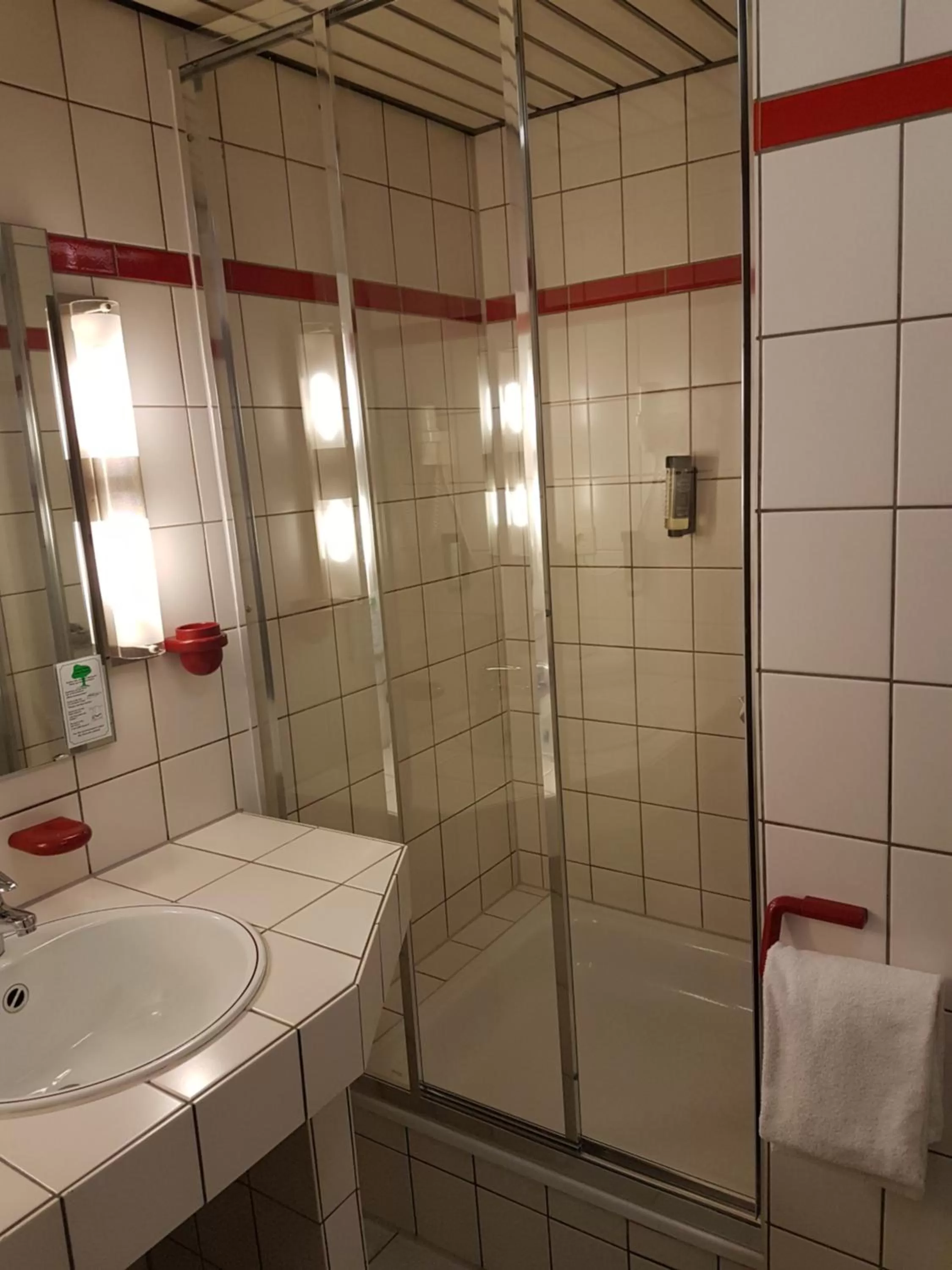 Shower in Hotel am Stadtpark