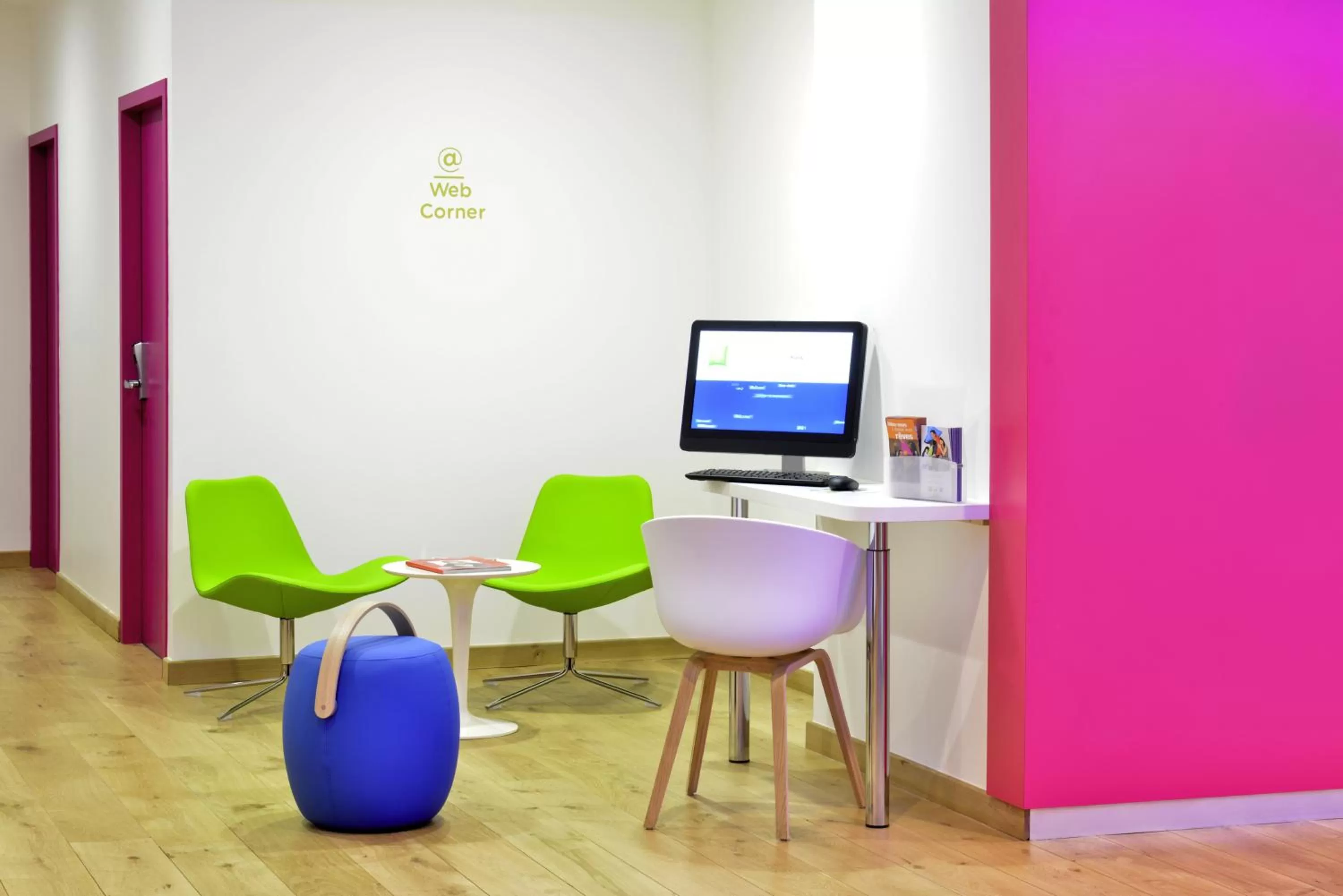 Lobby or reception in ibis Styles Montelimar Centre