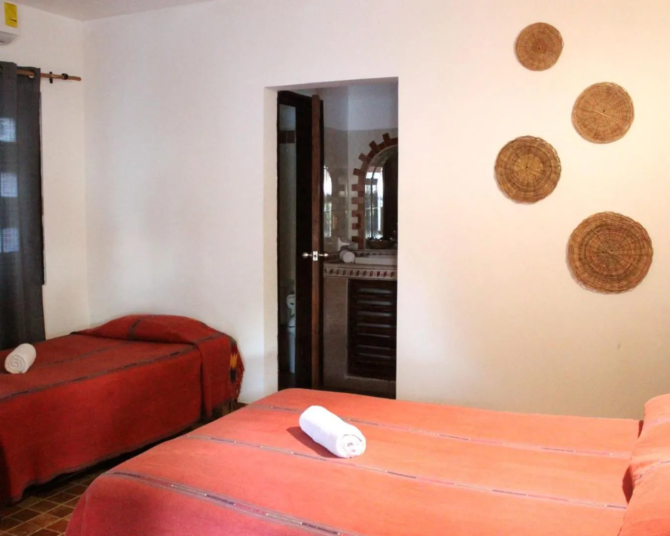 Photo of the whole room in L hotelito