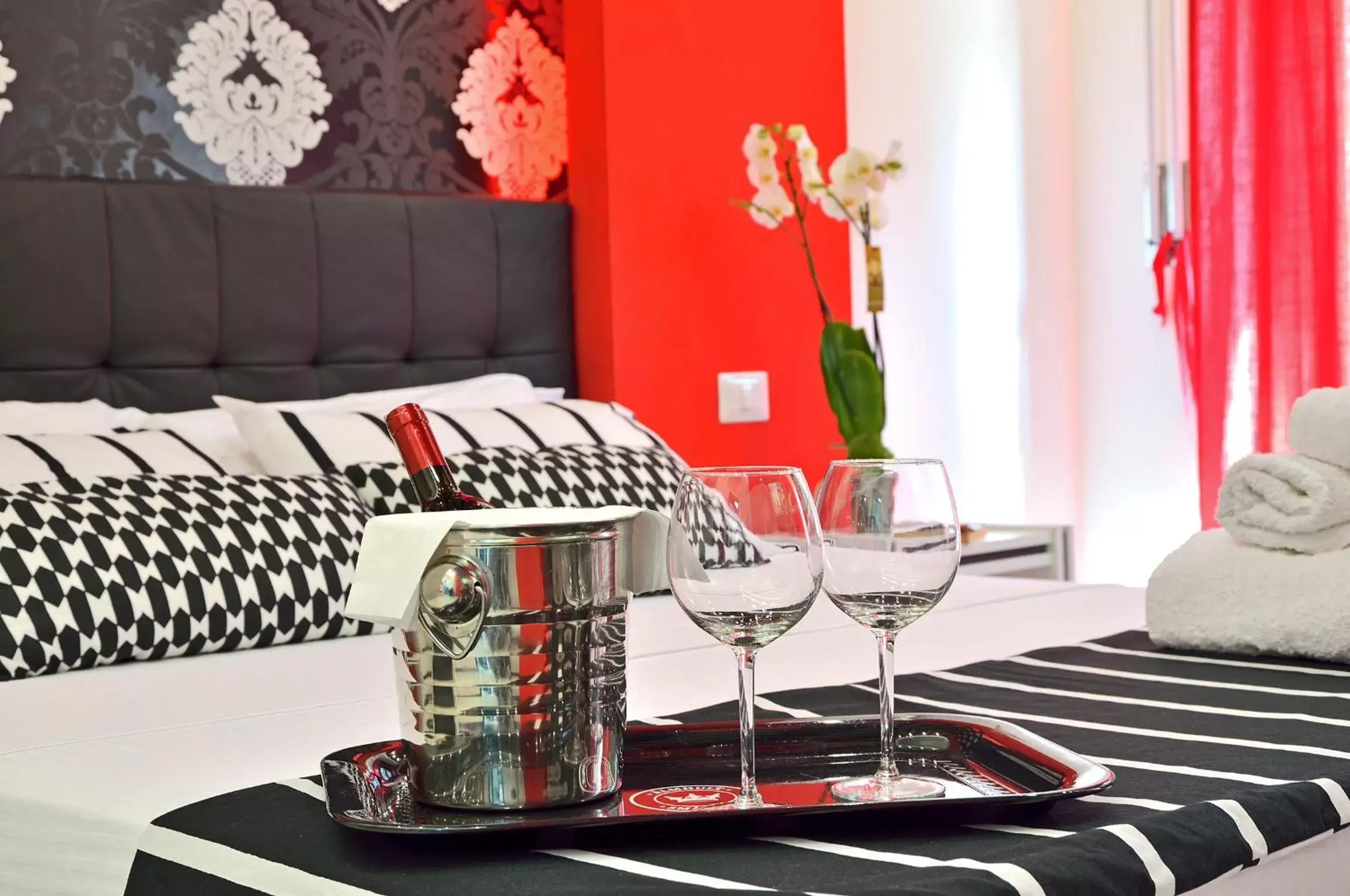 Double Room with Private External Bathroom in Black & White G&G Double Room with Private External Bathroom in Black & White G&G