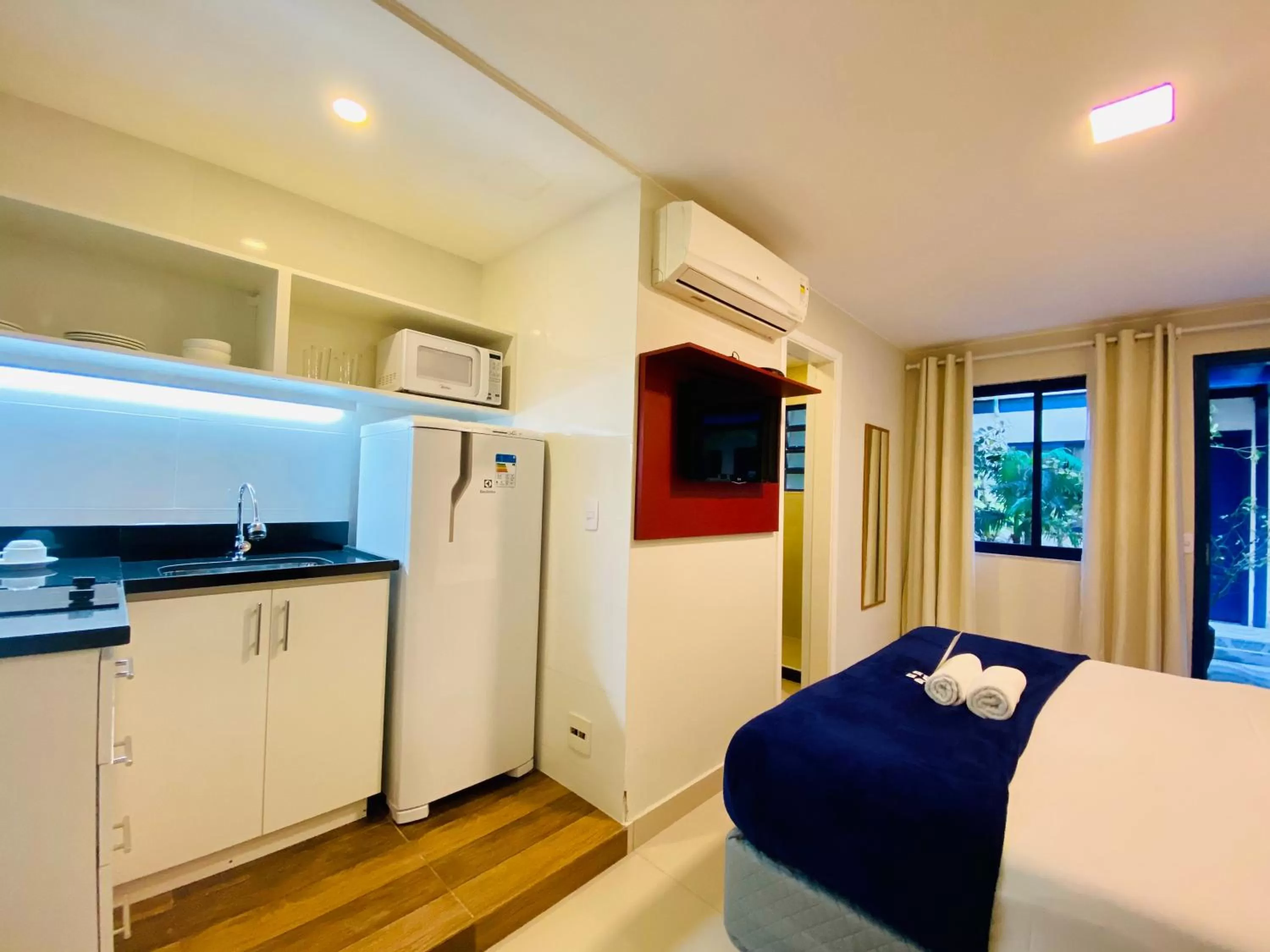 Bedroom, Kitchen/Kitchenette in Injoy Suítes & Aparts