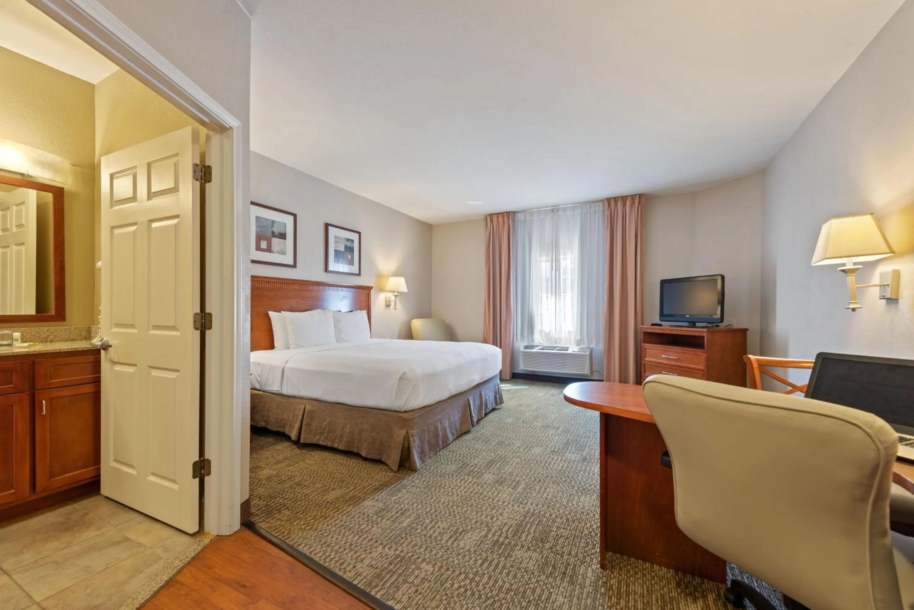 Bed in Extended Stay America Suites - Houston - IAH Airport