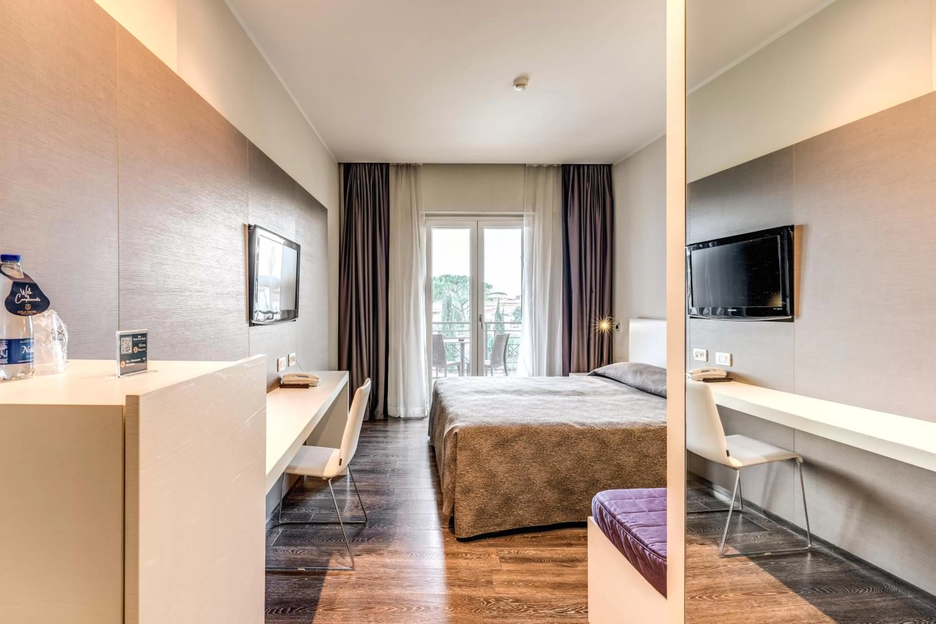 TV and multimedia, Bed in Hotel Isola Sacra Rome Airport