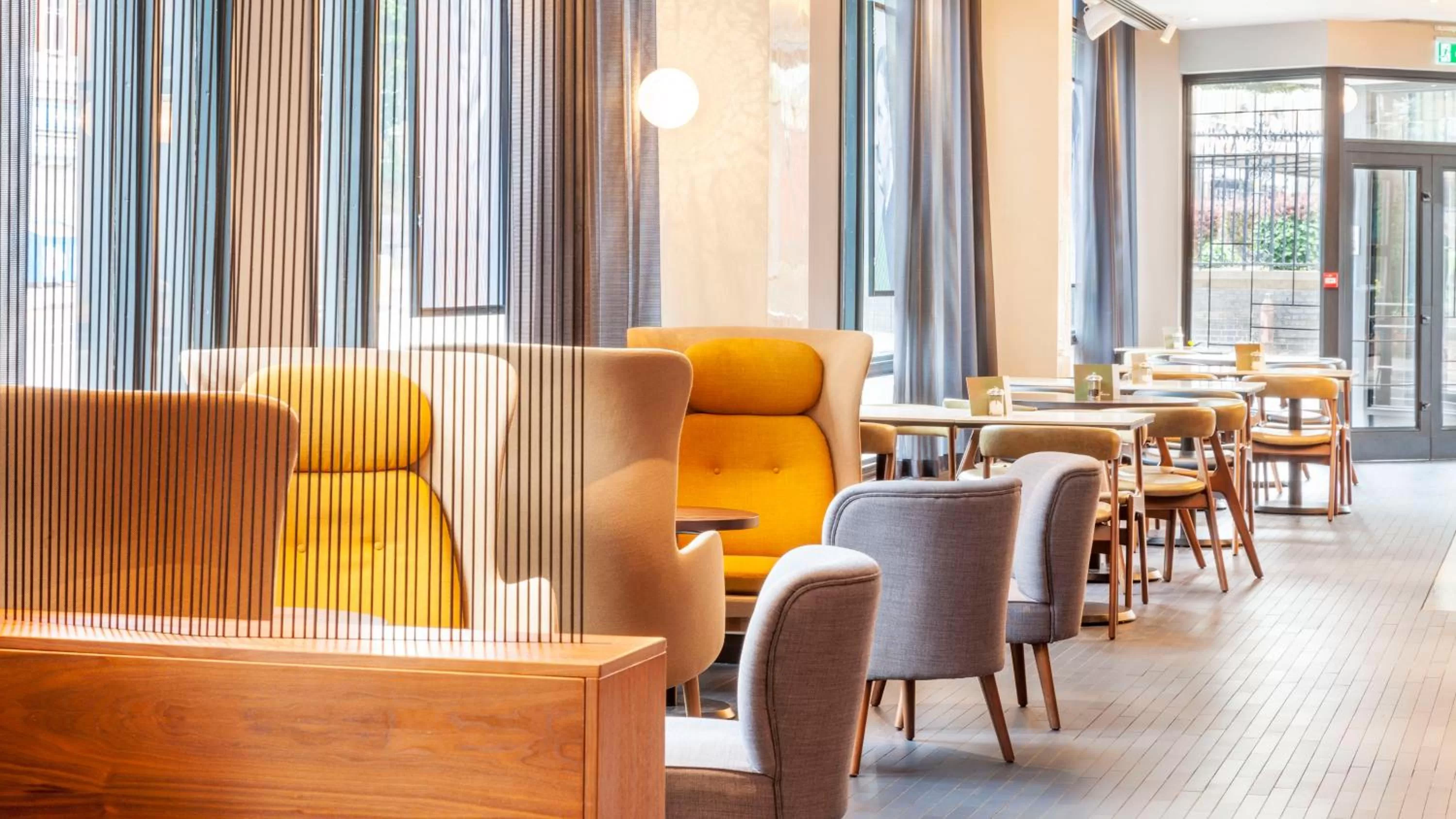 Lounge or bar in Crowne Plaza London Kings Cross by IHG