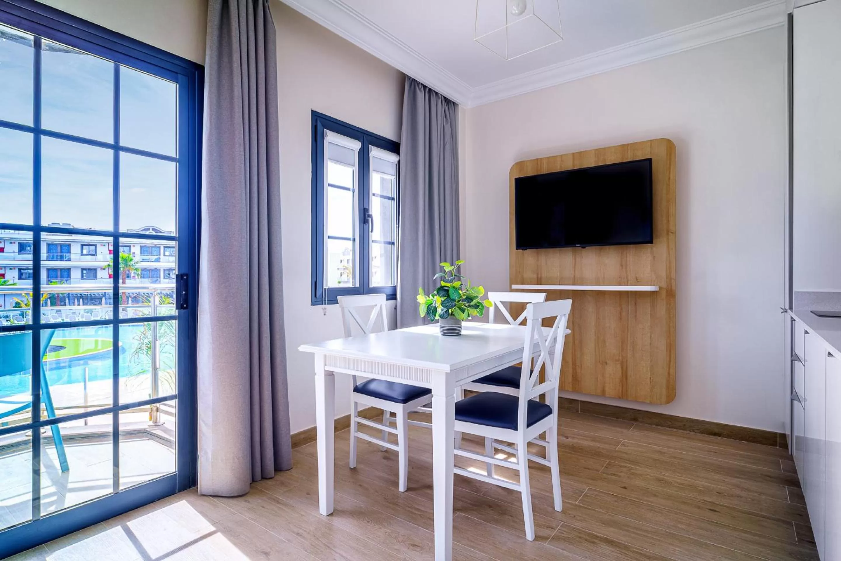 TV and multimedia in Hotel Cordial Marina Blanca