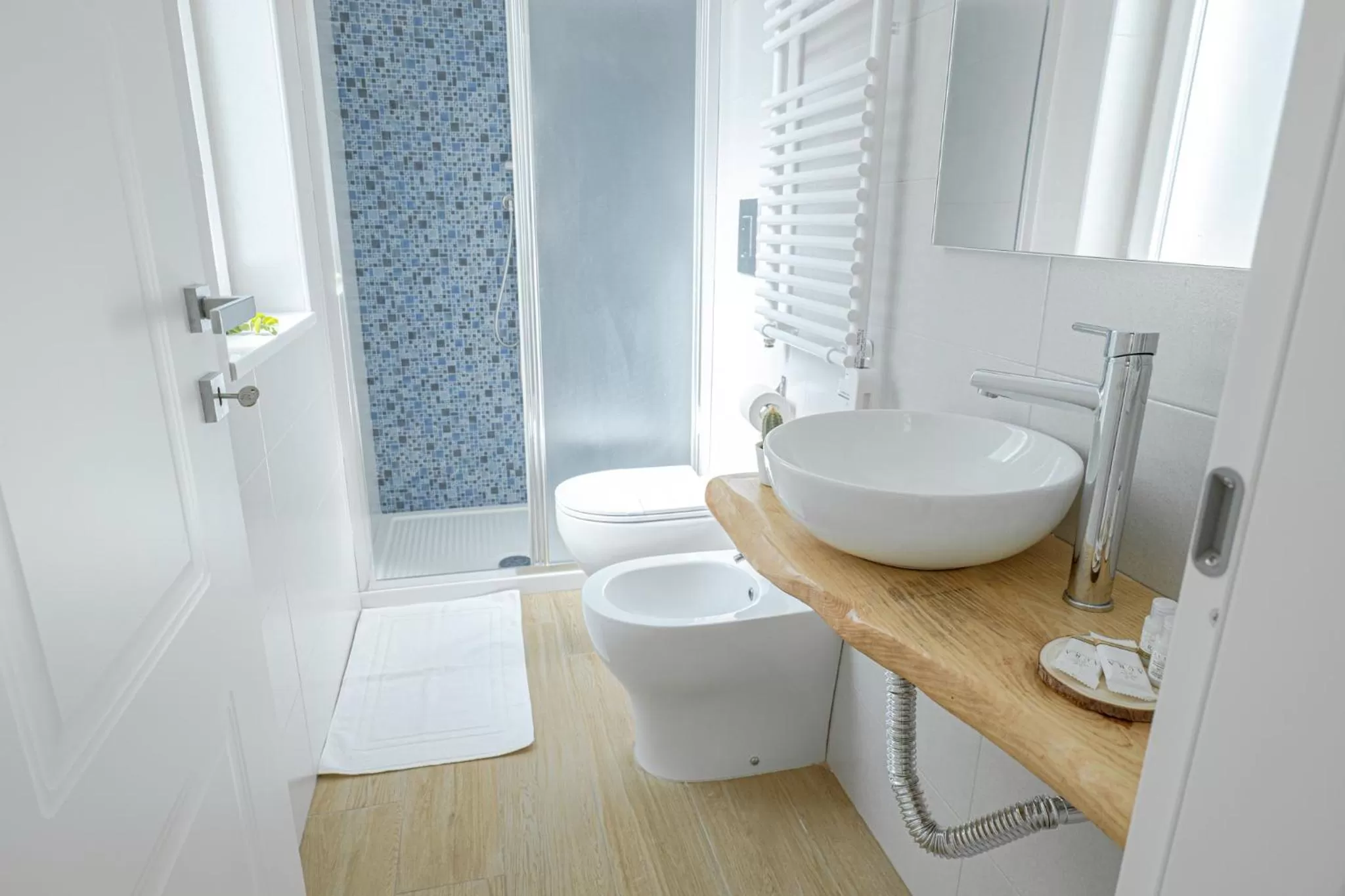 Shower, Bathroom in Bosco Mattavona