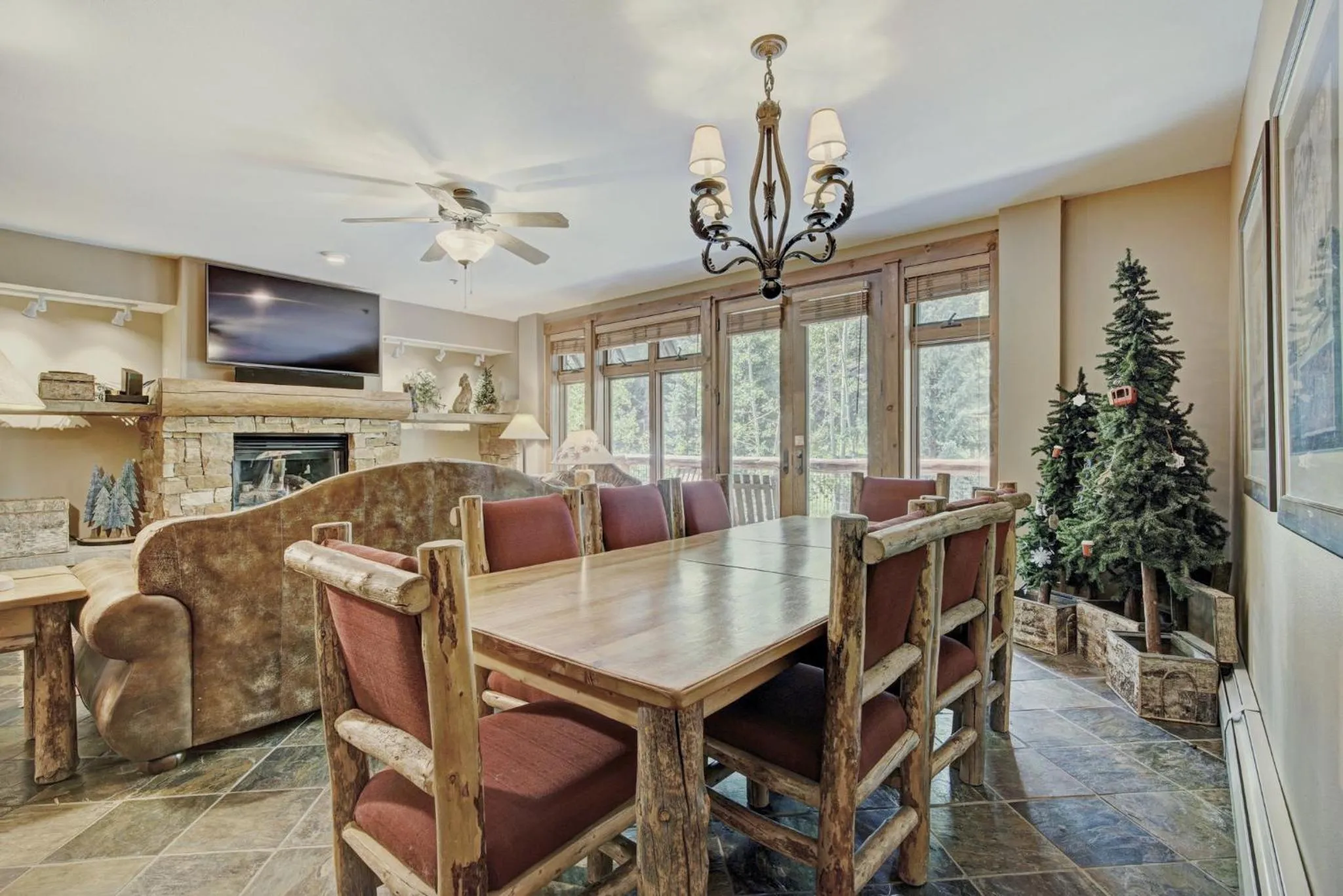 Living room in Timbers & Lone Eagle by Vail Resorts