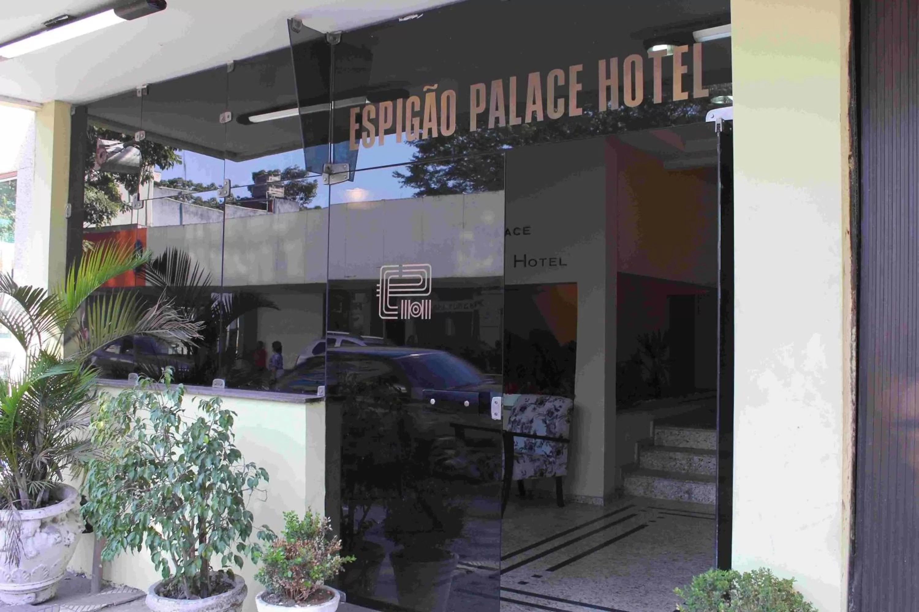 Facade/entrance in Espigão Palace Hotel
