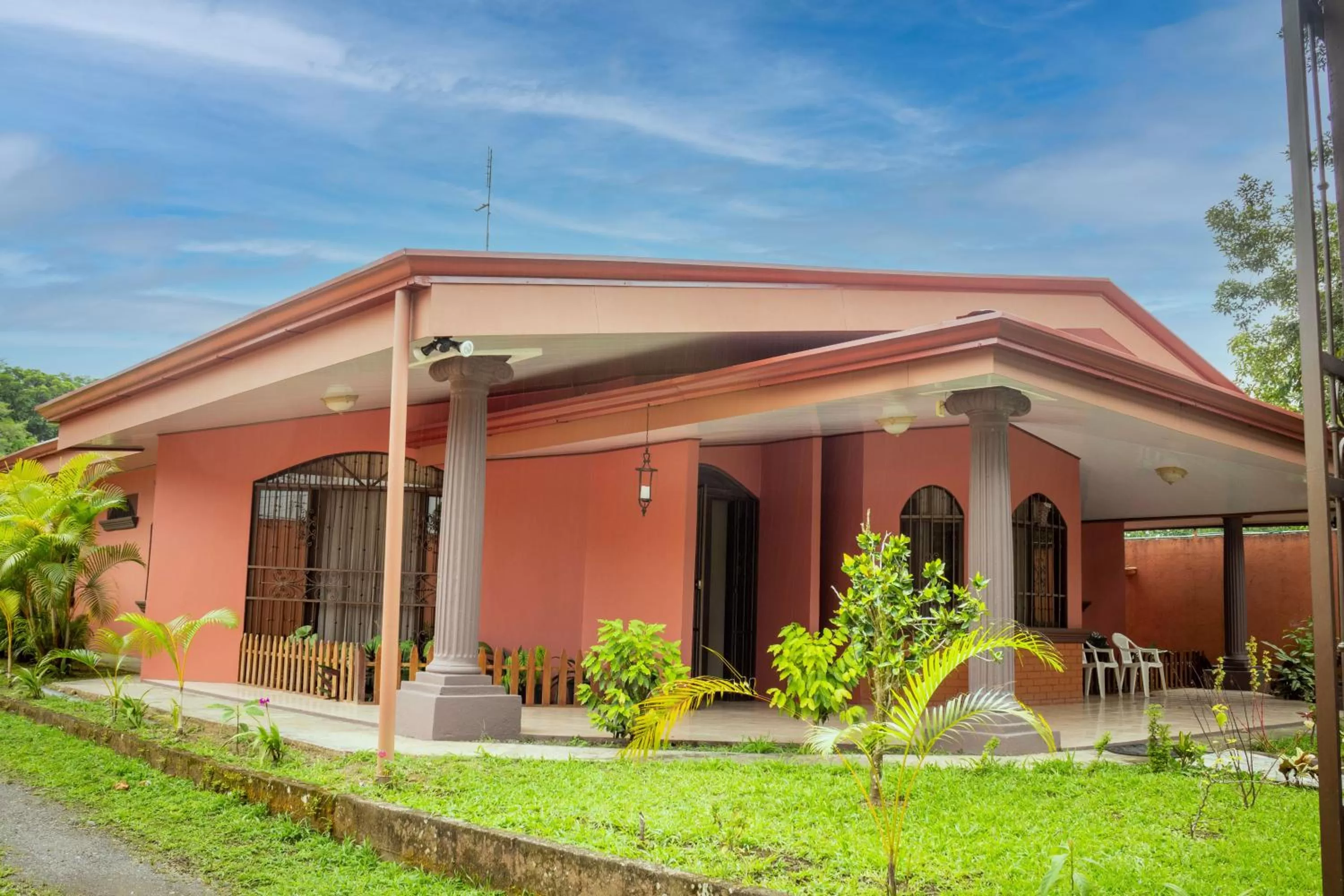 Facade/entrance, Property Building in Tico House Bed & Breakfast