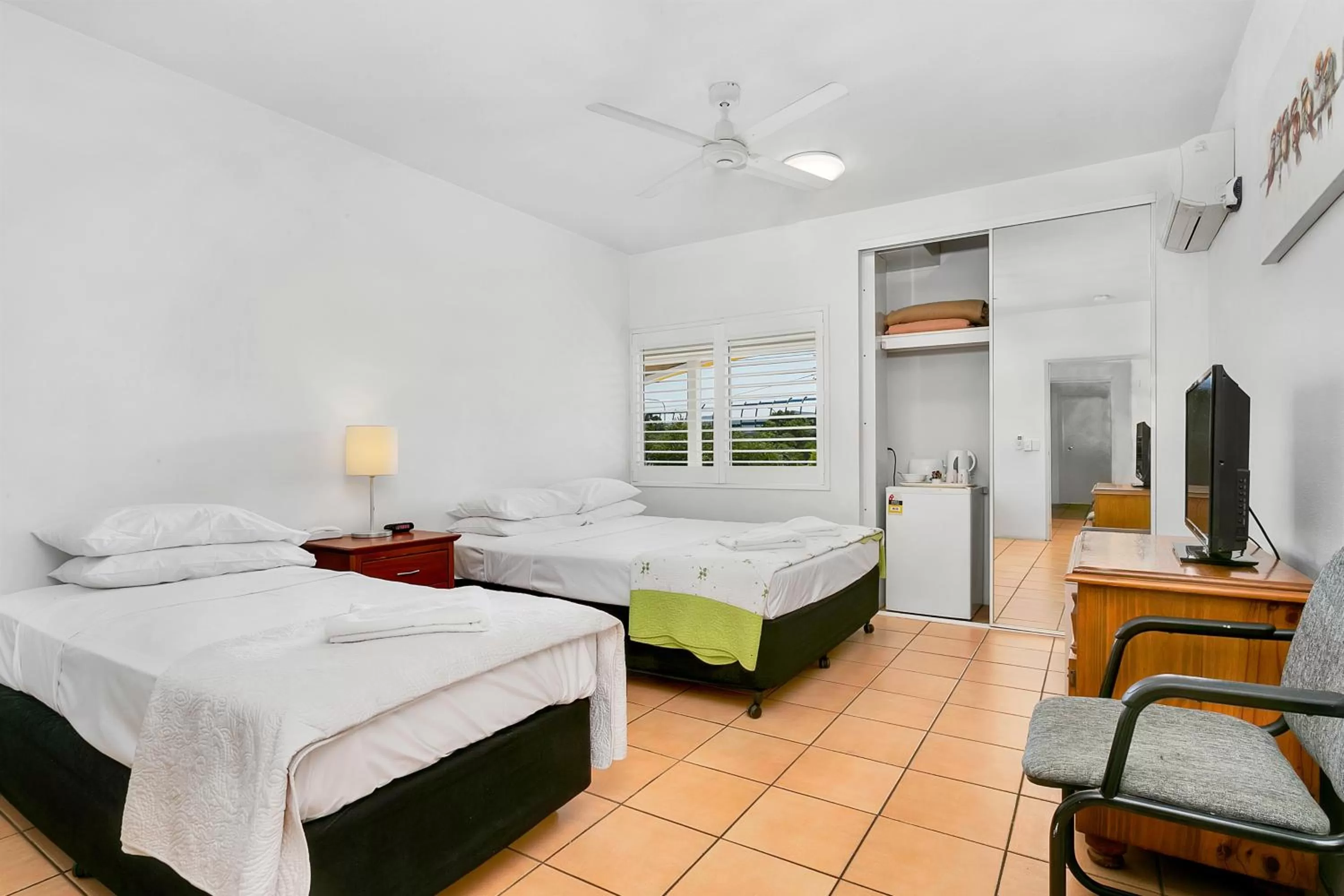 Bedroom, Bed in Cairns Reef Apartments & Motel