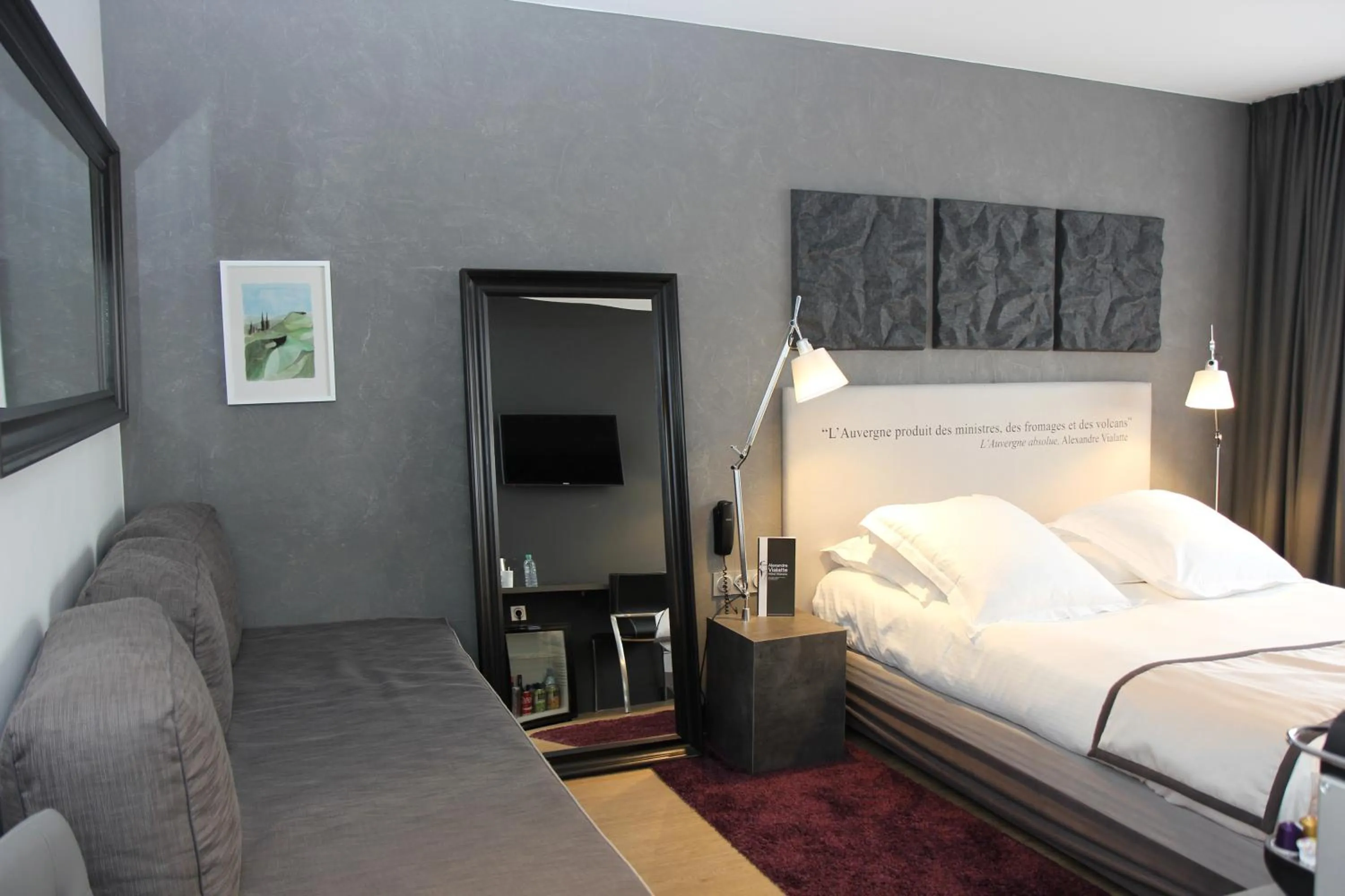 Photo of the whole room, Bed in Hotel Litteraire Alexandre Vialatte, BW Signature Collection
