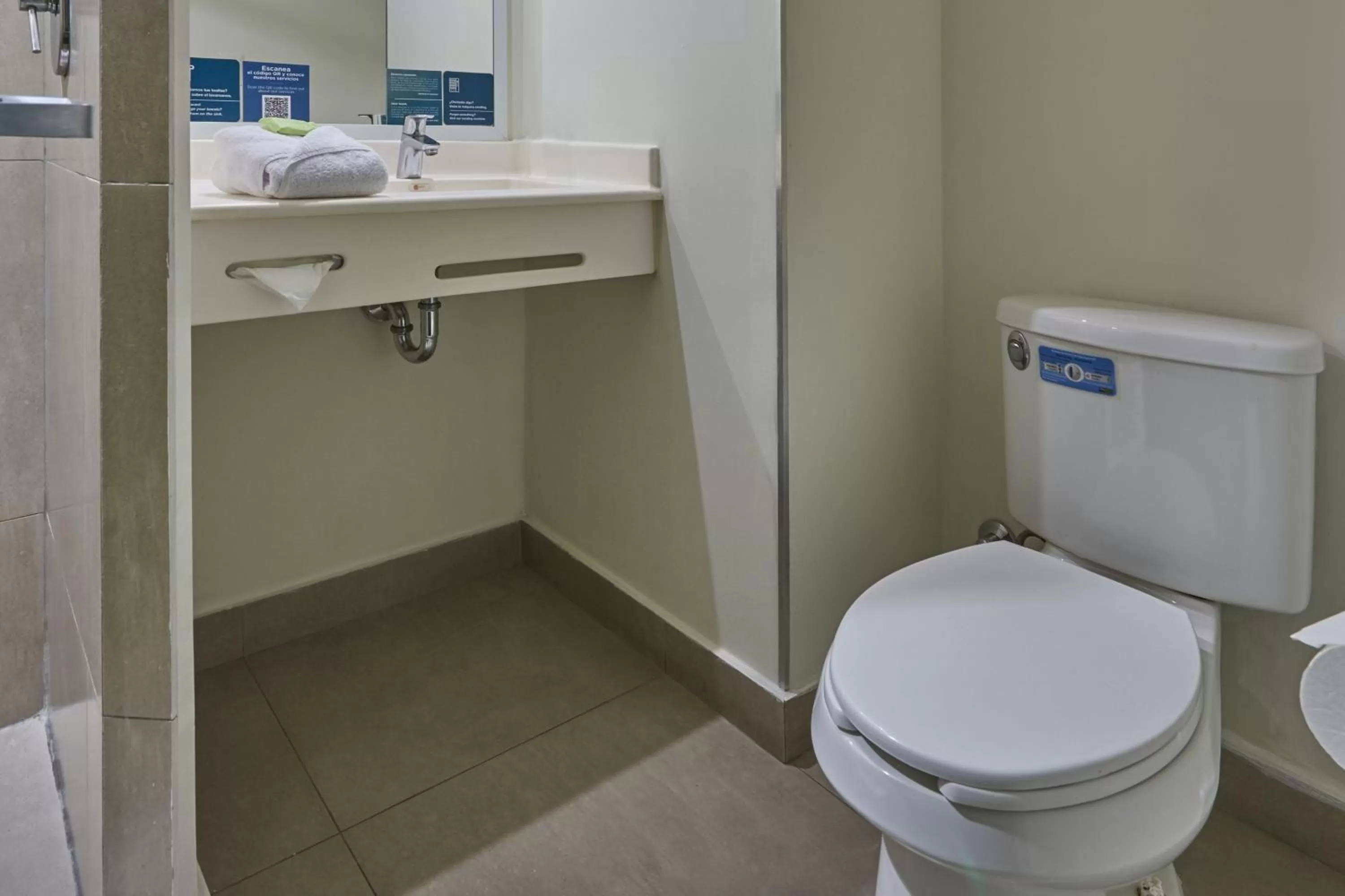 Bathroom in City Express Junior by Marriott Puebla FINSA