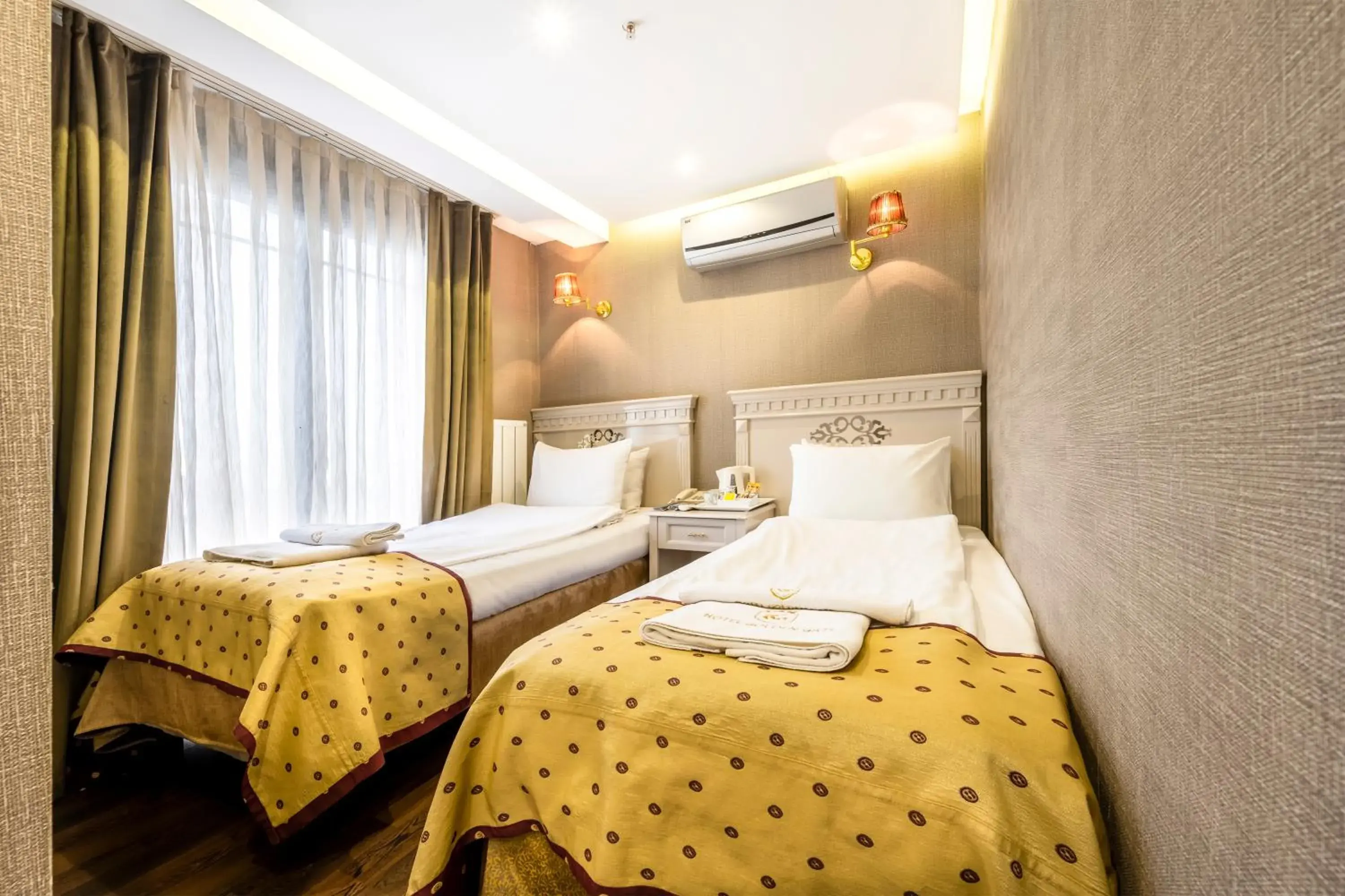 Twin Room with City View in Golden Gate Hotel Topkapı Twin Room with City View in Golden Gate Hotel Topkapı