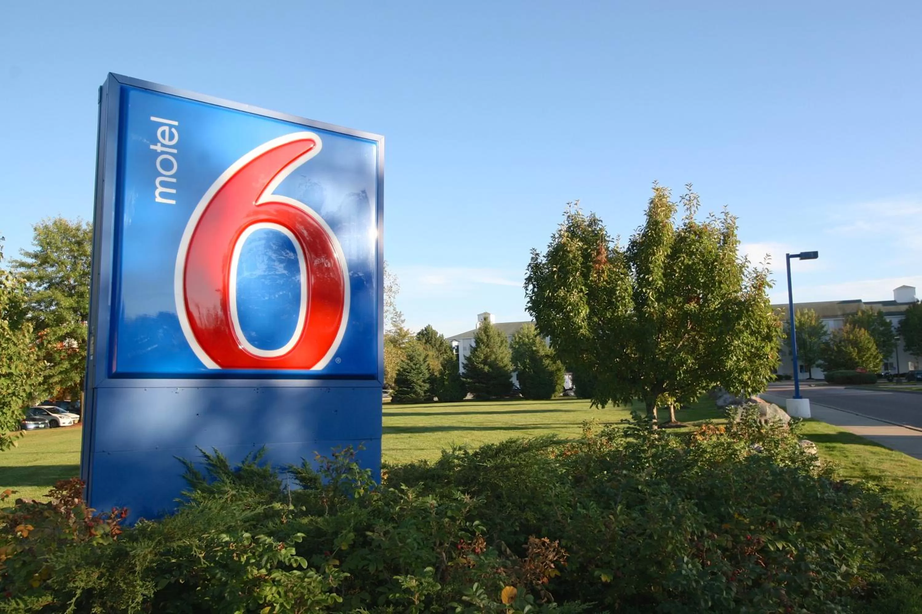 Facade/entrance in Motel 6-Colchester, VT - Burlington