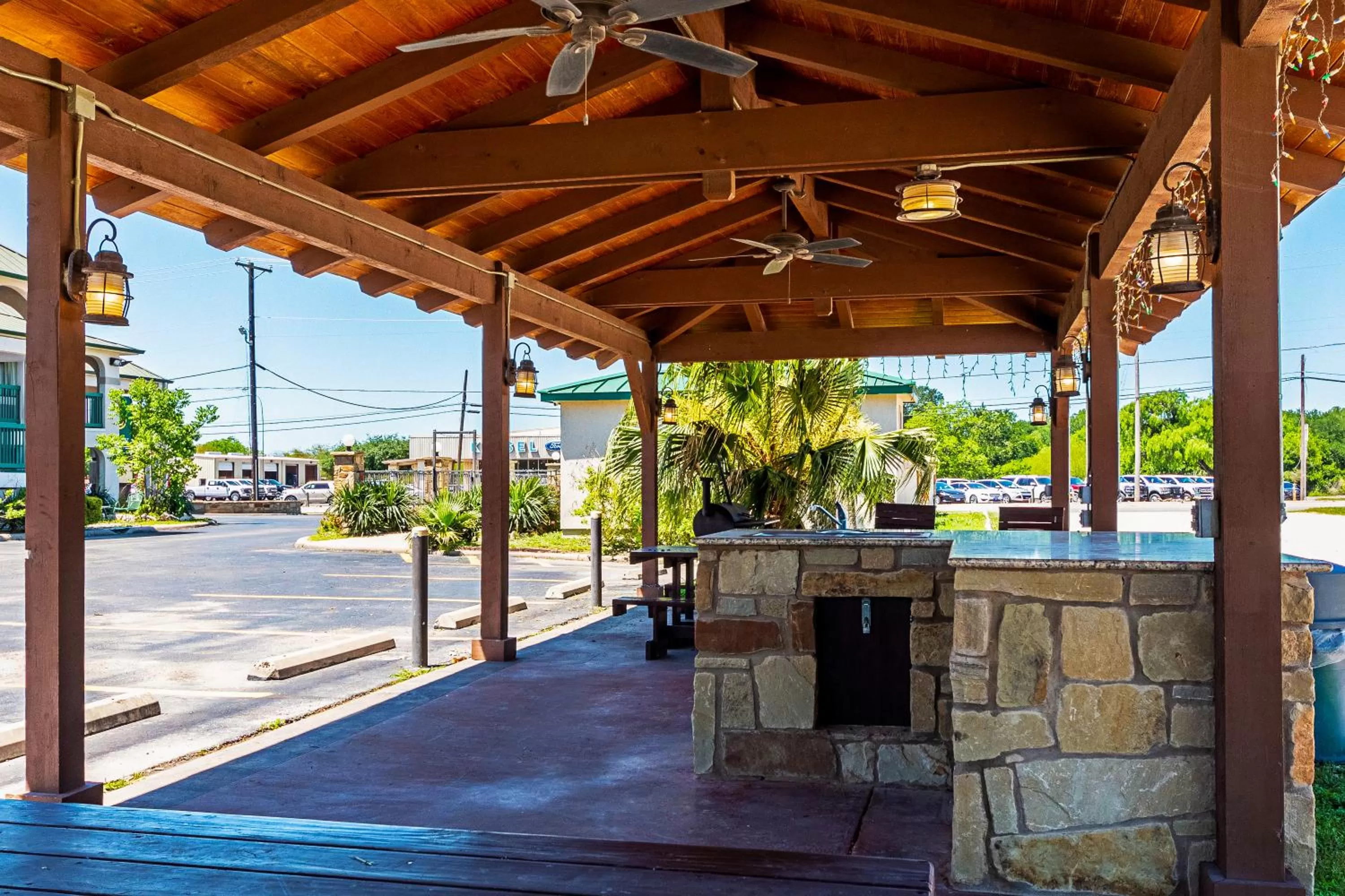Patio in Quality Inn Three Rivers