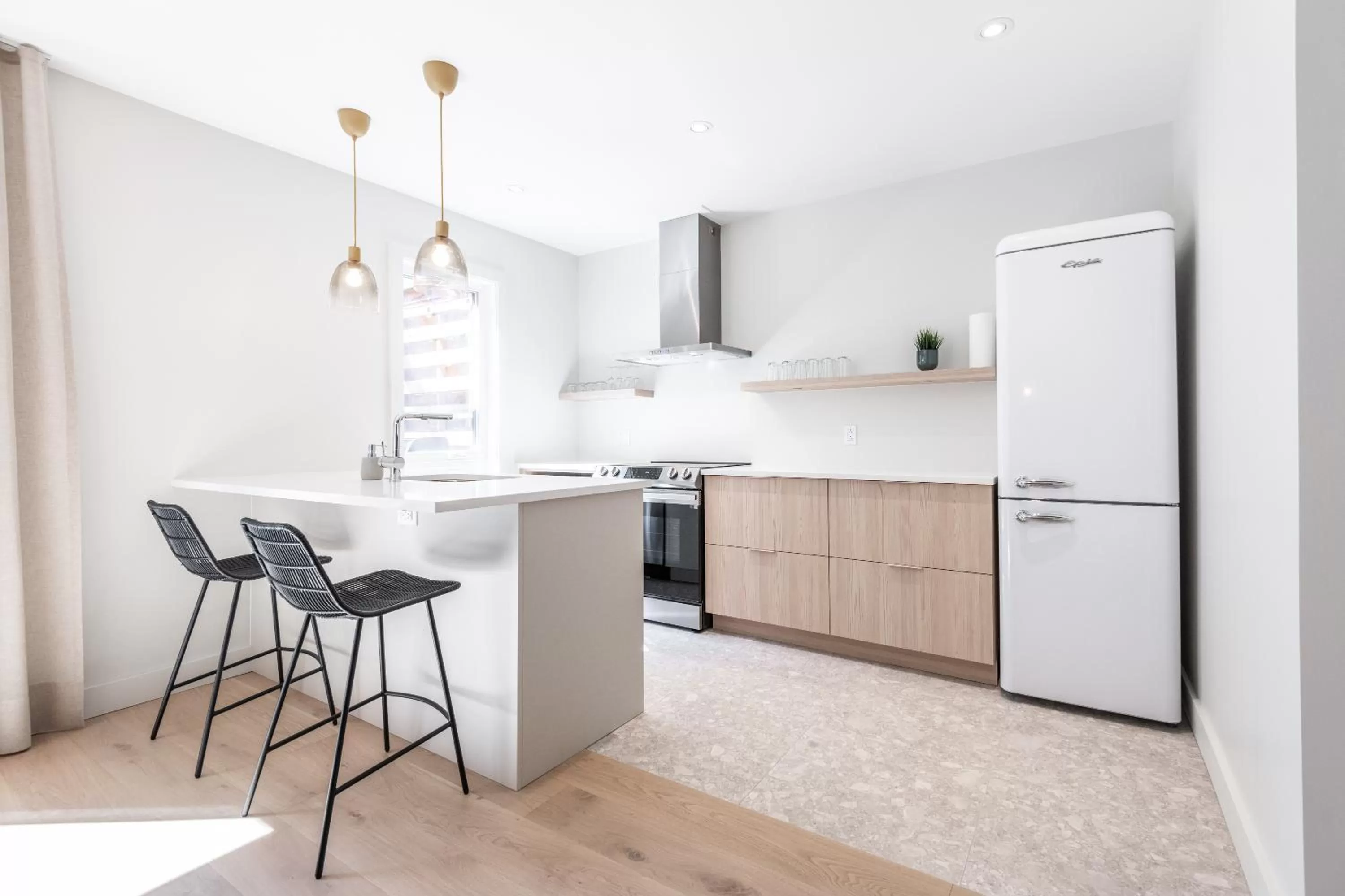 stove, Kitchen/Kitchenette in Condos Kamik Tremblant