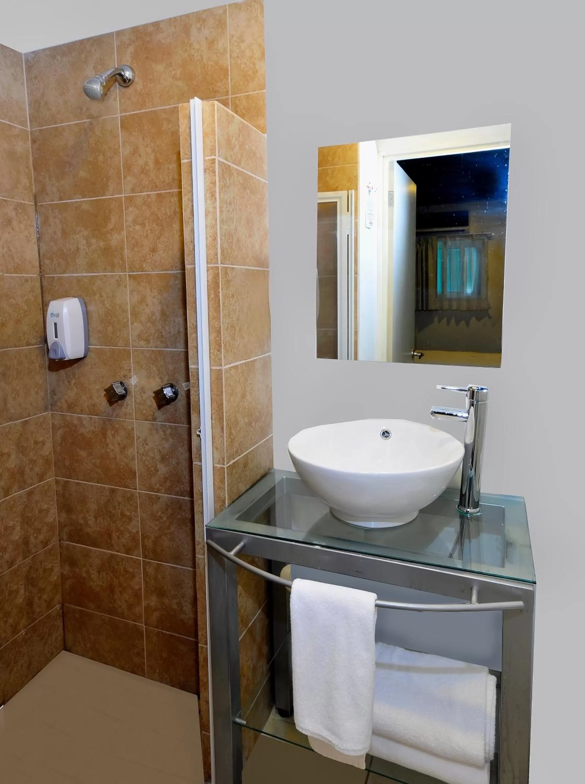 Bathroom in Container Inn Hotel Aeropuerto