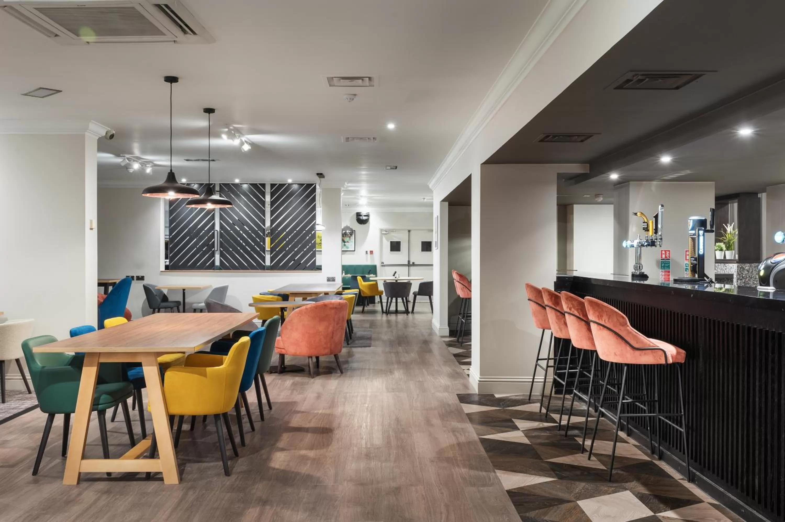 Restaurant/places to eat in Holiday Inn Derby/Nottingham by IHG