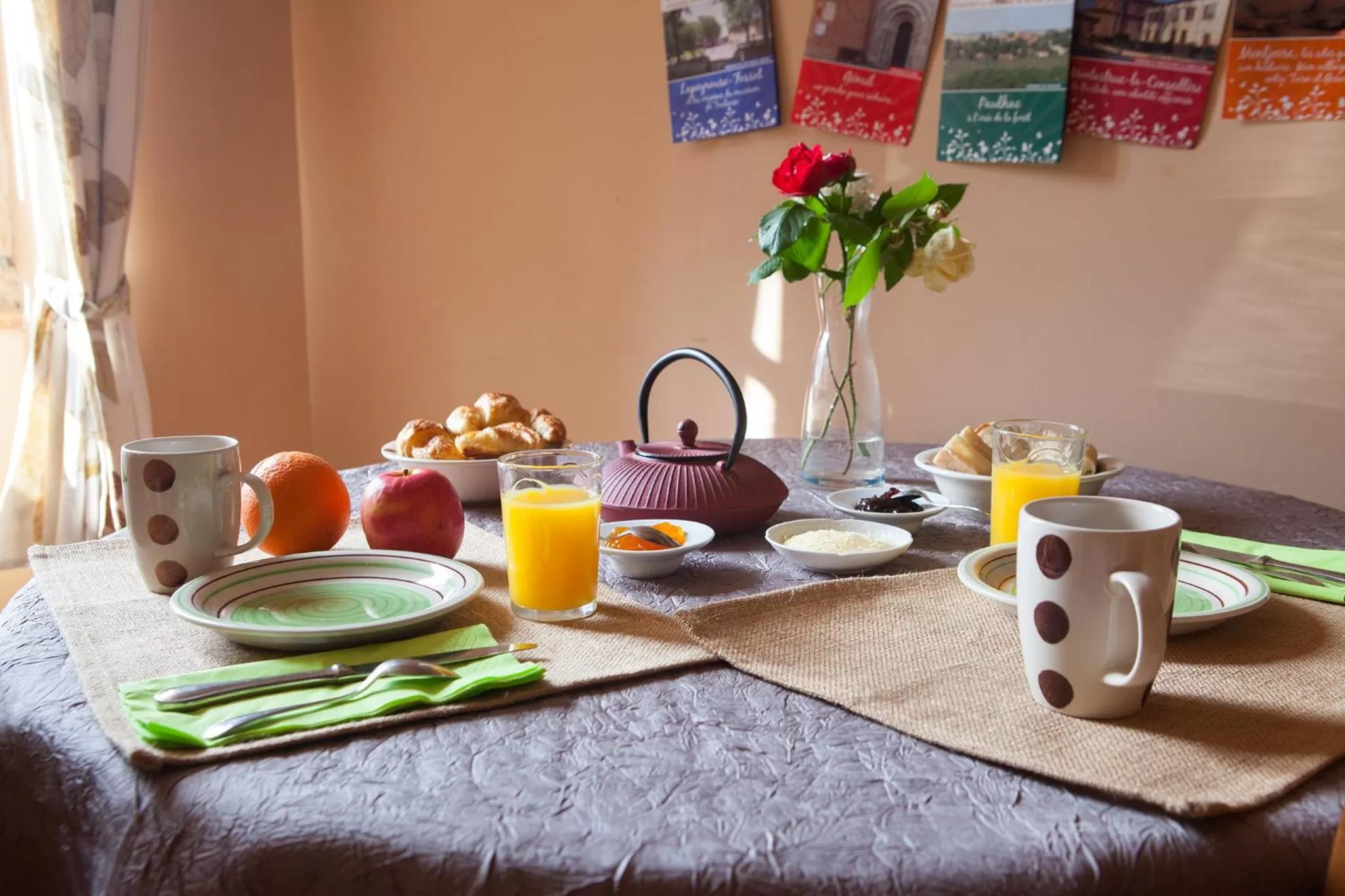 Continental breakfast in Au coeur de Montastruc-la-Conseillère - Chambres d'hôtes