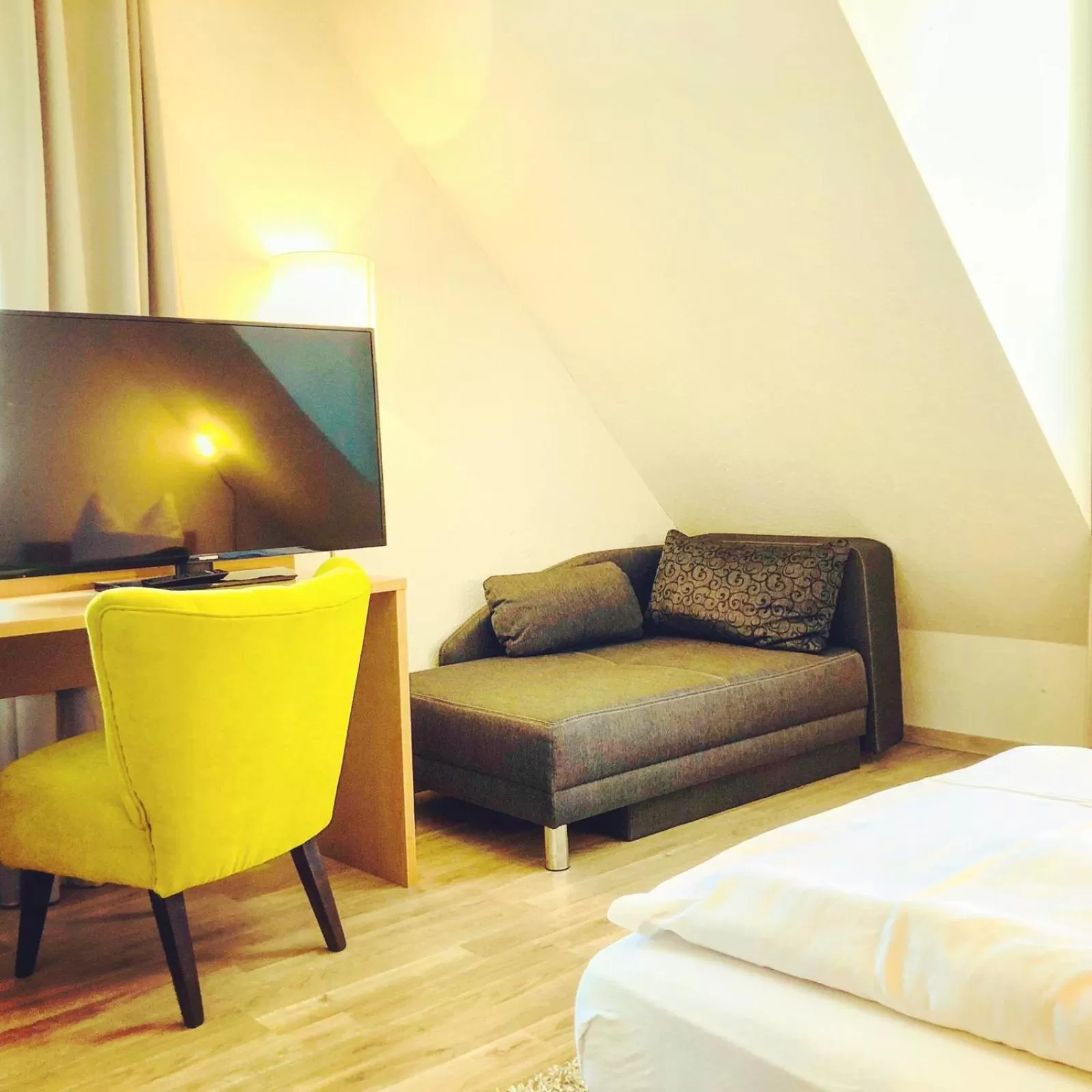 Bed, Seating Area in Württembergischer Hof