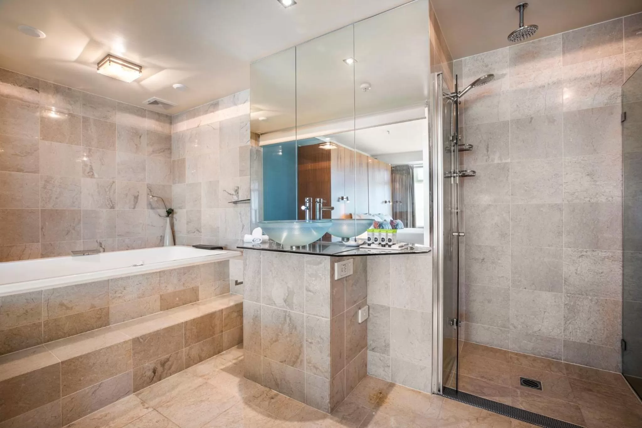 Bathroom in Nightelier Devonport Gateway Hotel